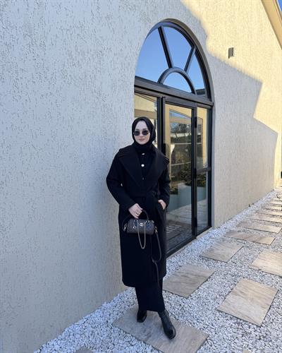 Düşük Omuzlu Kaşe Kaban Siyah