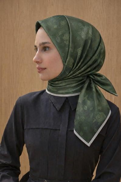 Aker Az Hatalı Sura İpek Jakar Eşarp IST 03235 Yeşil Simli Lale Desen