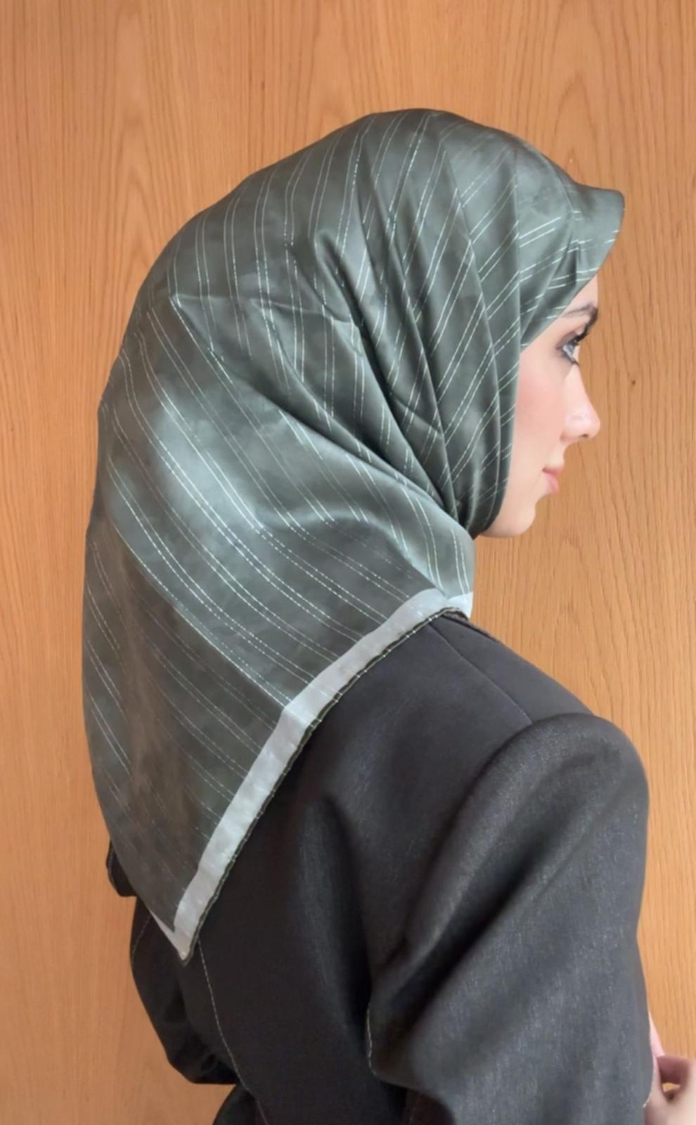 Aker Az Hatalı Sura İpek Jakar Eşarp IST 03230 Yeşil Gümüş Simli Desen