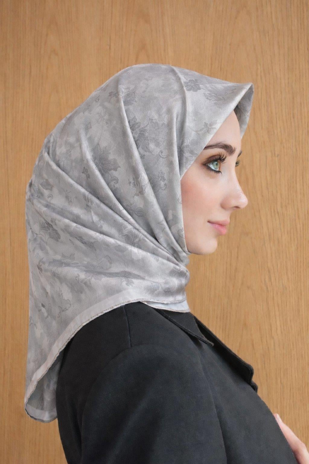 Aker Defolu Jakarlı Sura İpek Eşarp 7208403 - 311  SYR52645 Gri Çiçek Desen