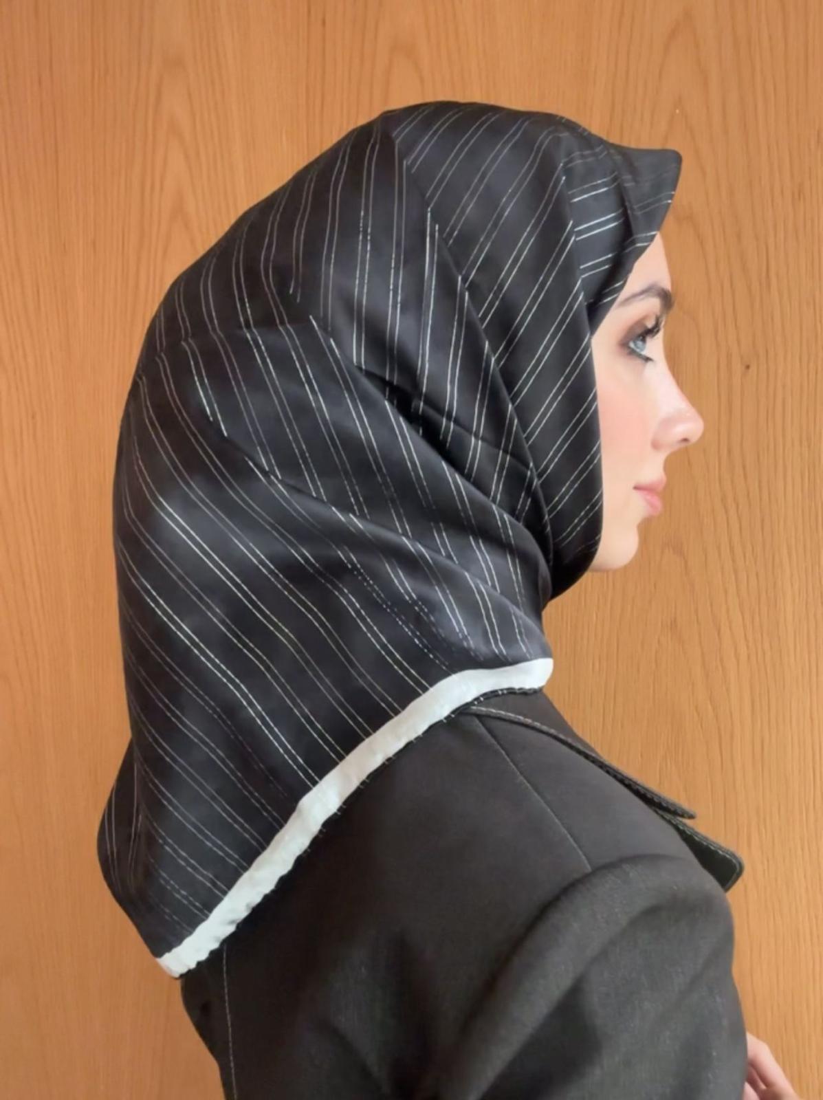 Aker Jakarlı Sura İpek Eşarp IST 7208405 - 312 Siyah Gümüş Simli Desen