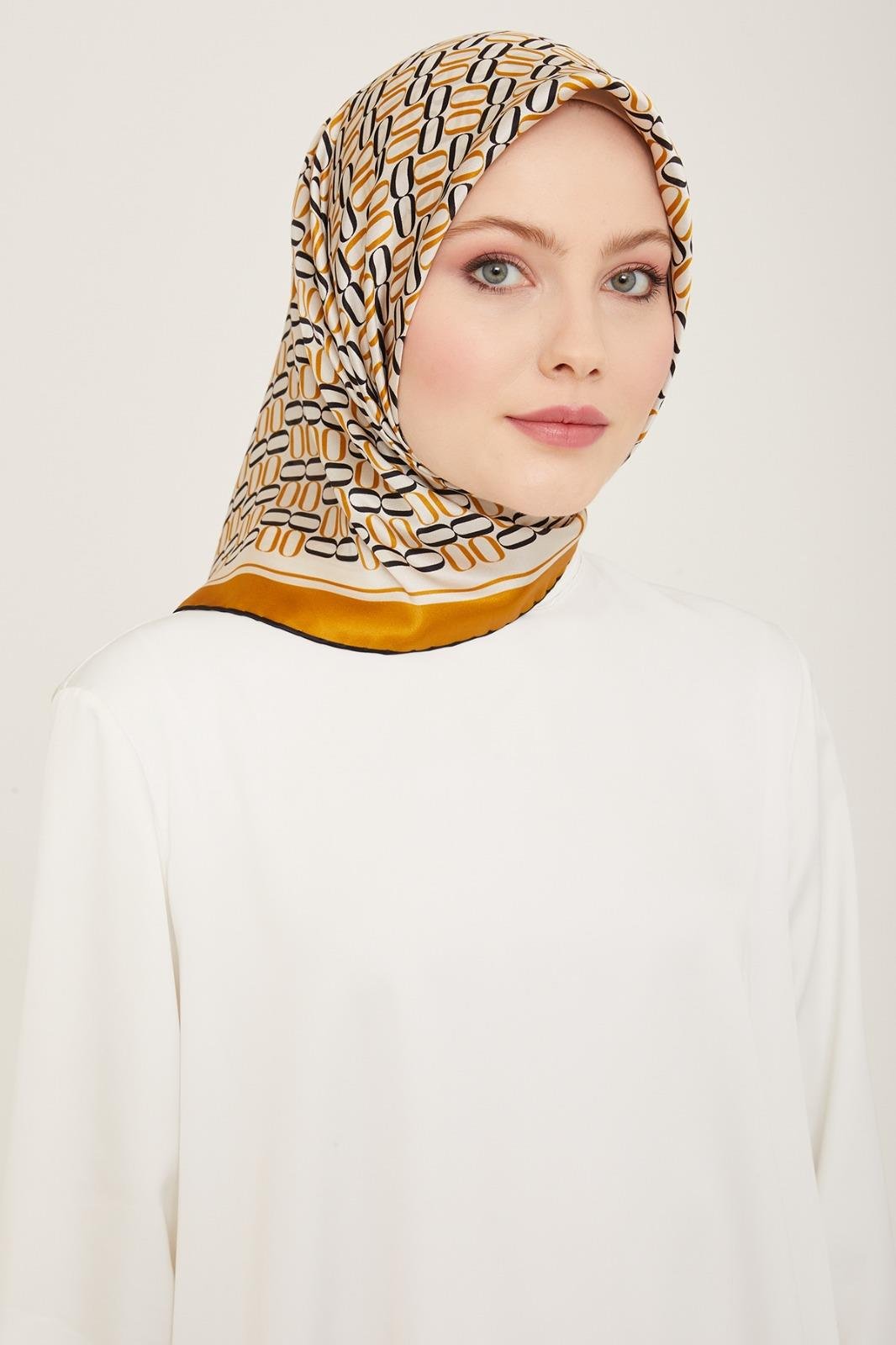 Geometrik Desenli Tivil İpek Eşarp Armine Moda Şıklığı