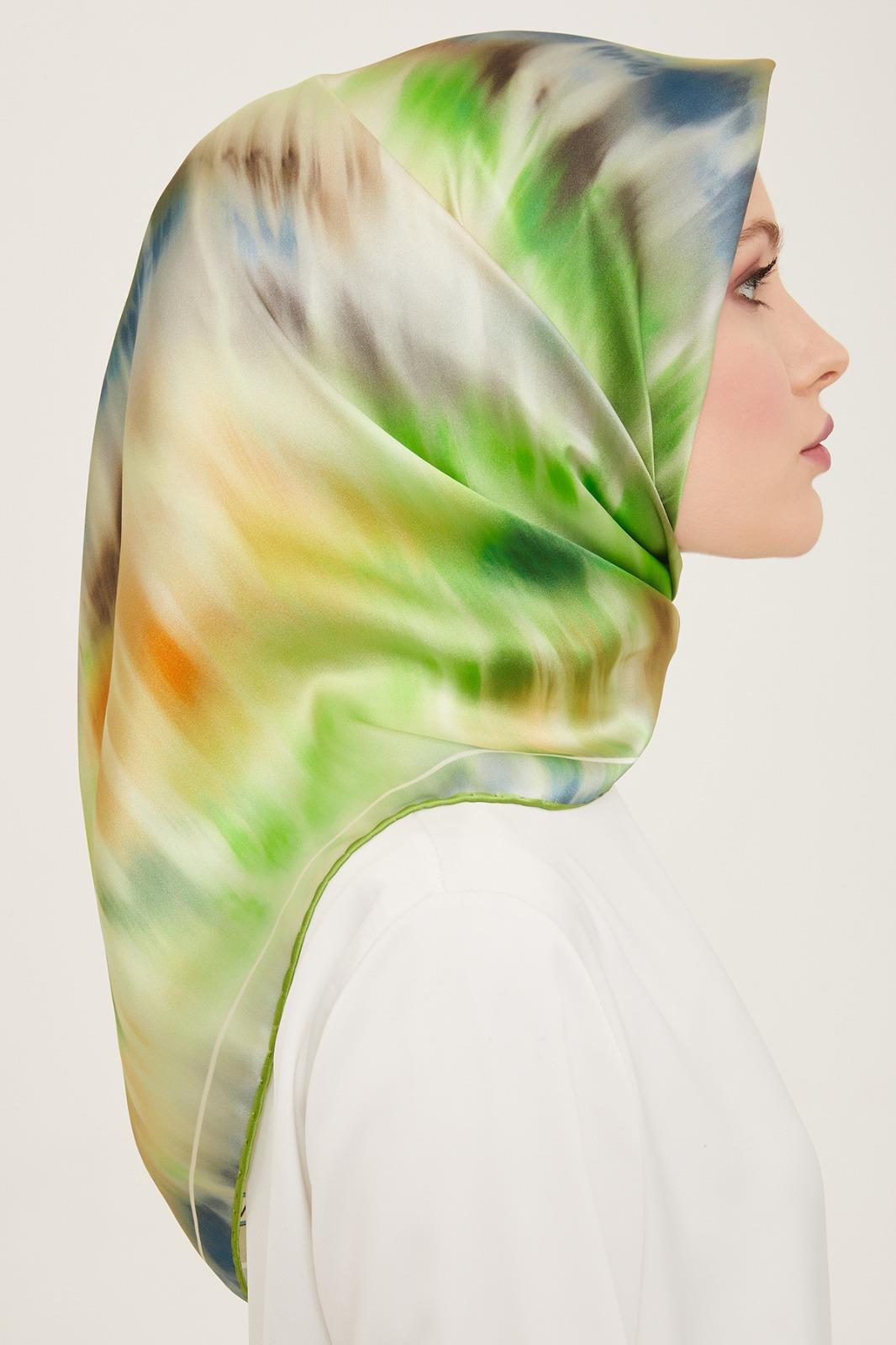 Batik Desenli Lacivert Neon Yeşil Tivil İpek Eşarp Şıklığı