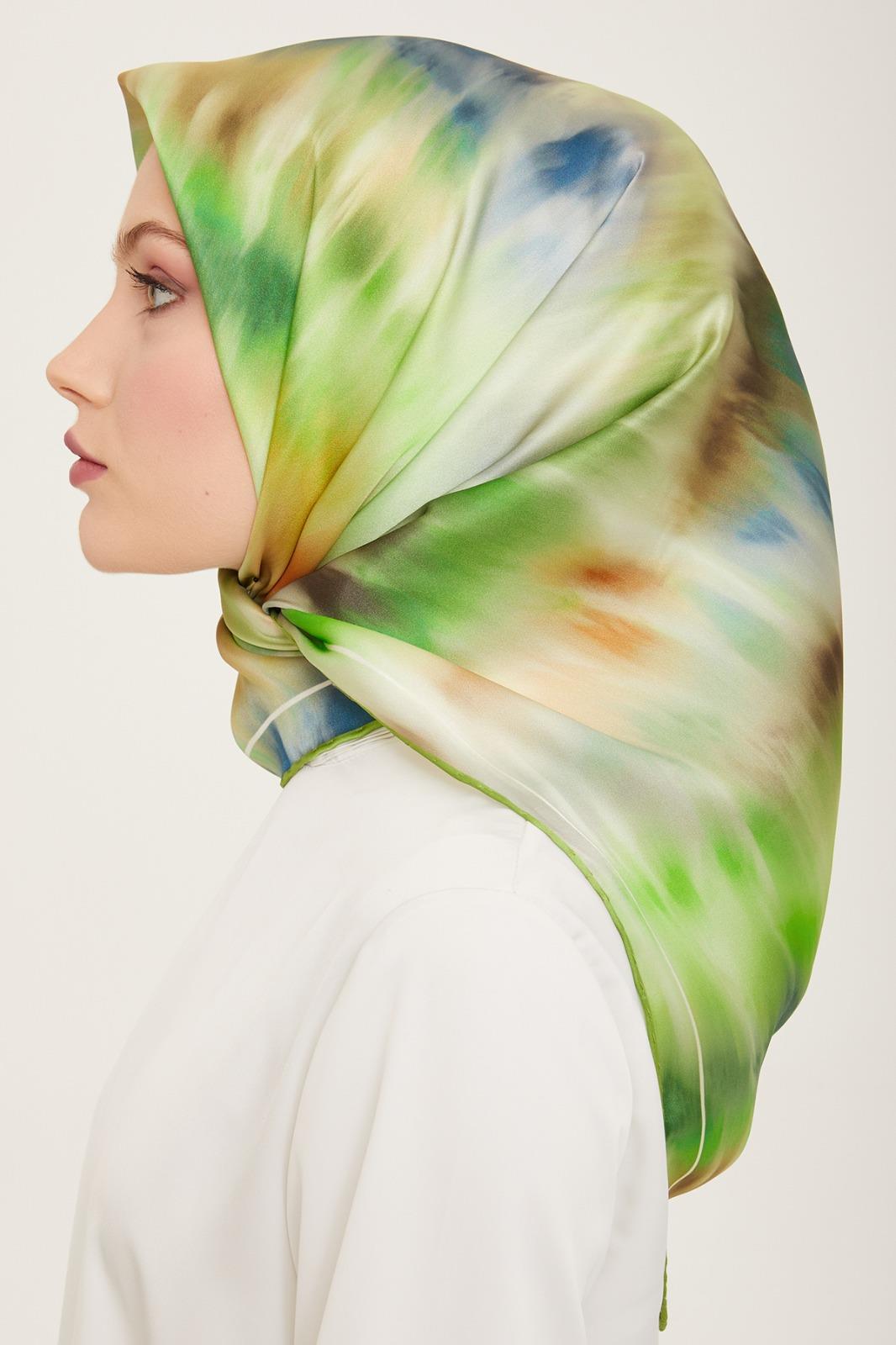 Batik Desenli Lacivert Neon Yeşil Tivil İpek Eşarp Şıklığı