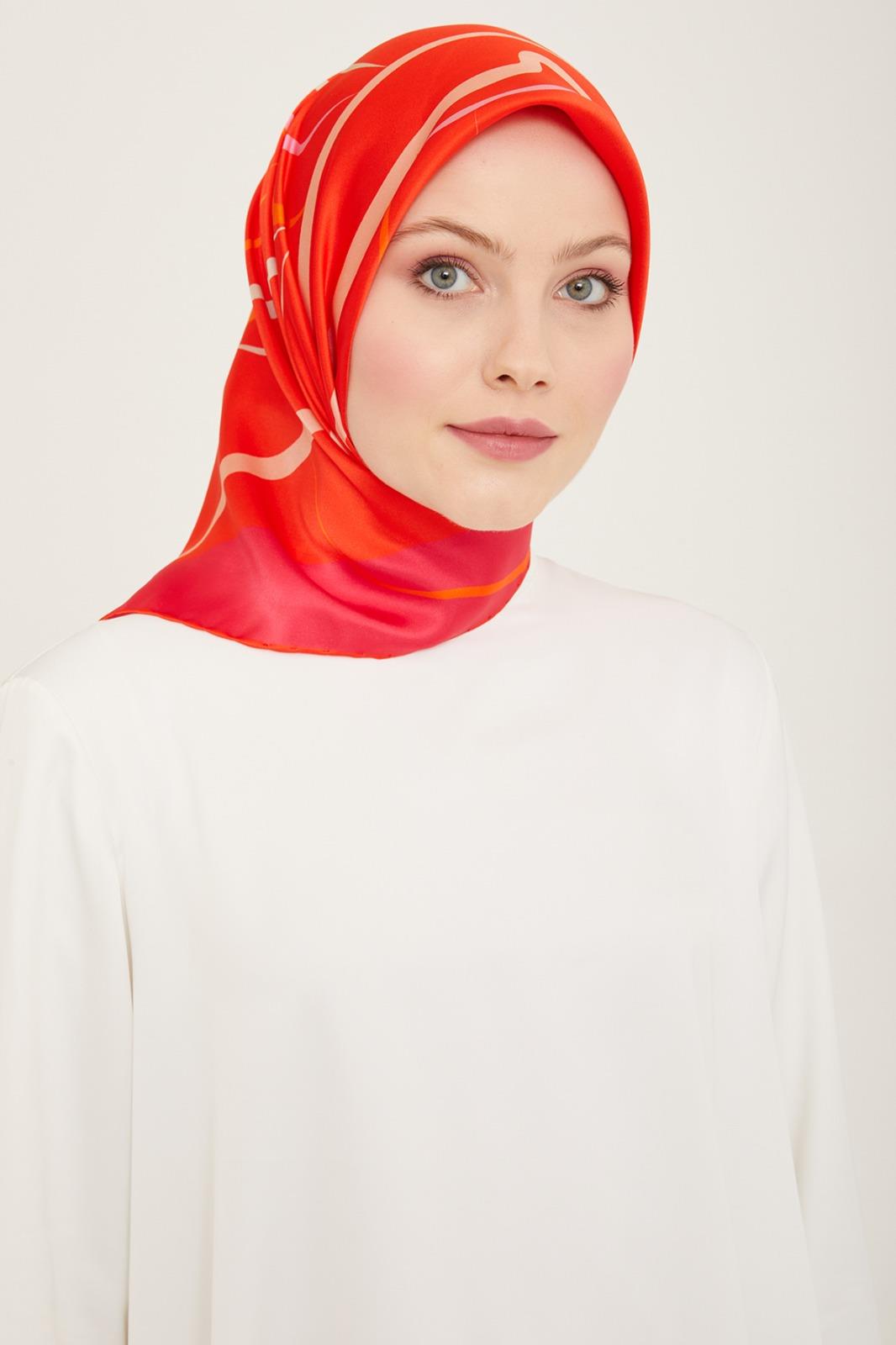 Armine Mercan Pembe Dijital Çiçek Tivil İpek Eşarp Saf İpek Şıklığı