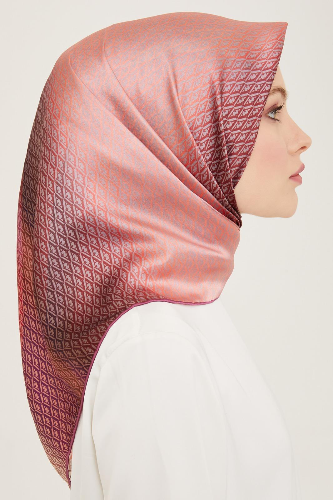 Armine Mor Geçişli Lüks İpek Eşarp Monogram Desen Şıklığı