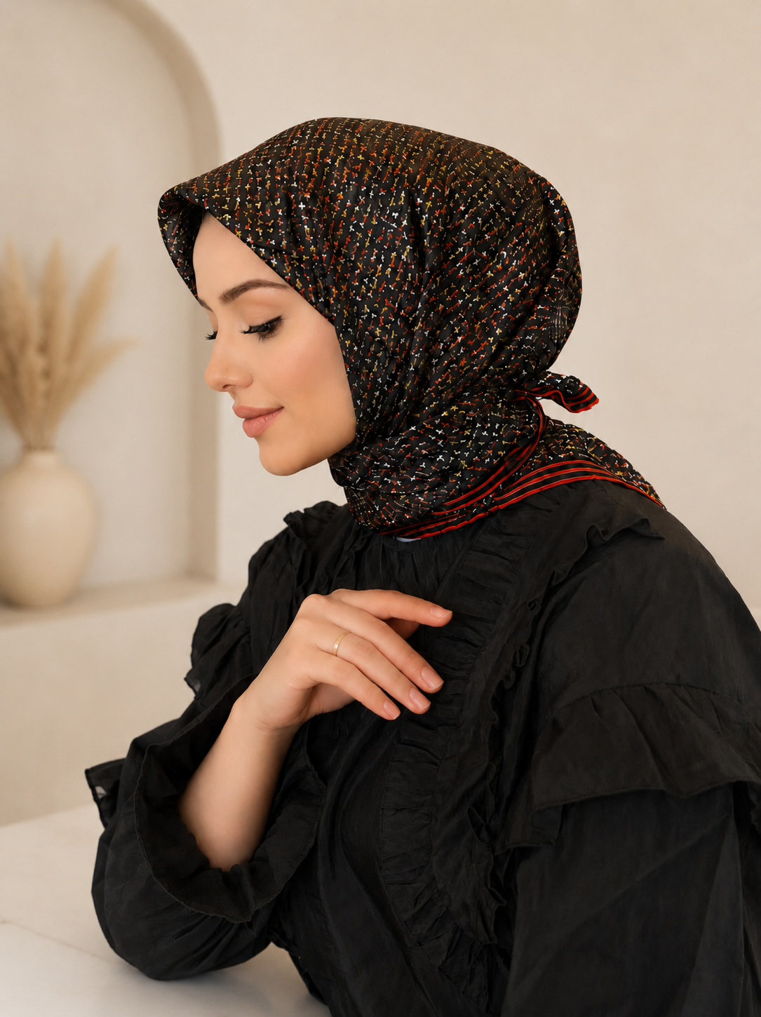 Armine Nostalji Sura Saf İpek 9013 14 Siyah Kırmızı Soyut Desen 