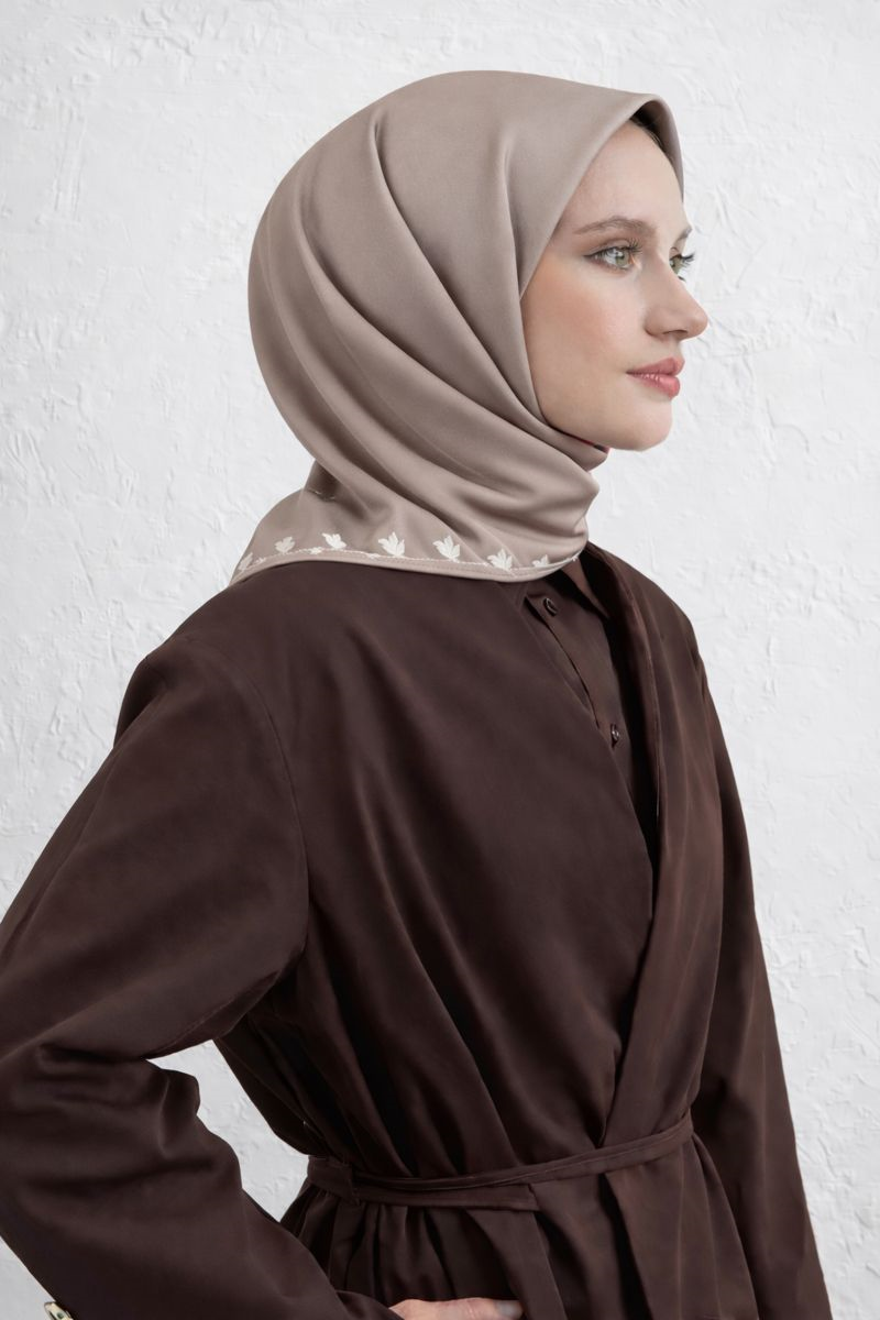 Armine Nostalji Sura Saf İpek Eşarp 8553 - 86 Koyu Vizon Karışık Desen
