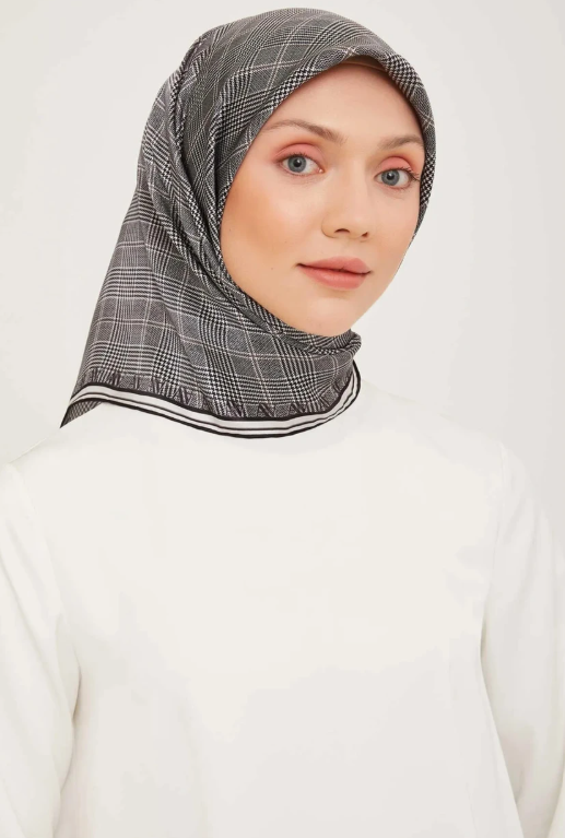 Armine Nostalji Sura Saf İpek Eşarp 9029 - 05 Siyah Karışık Desen