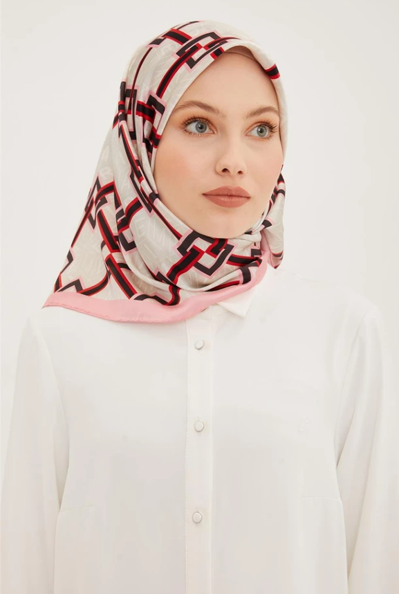 Armine Pembe Geometrik Desenli Tivil İpek Eşarp IST8940-15
