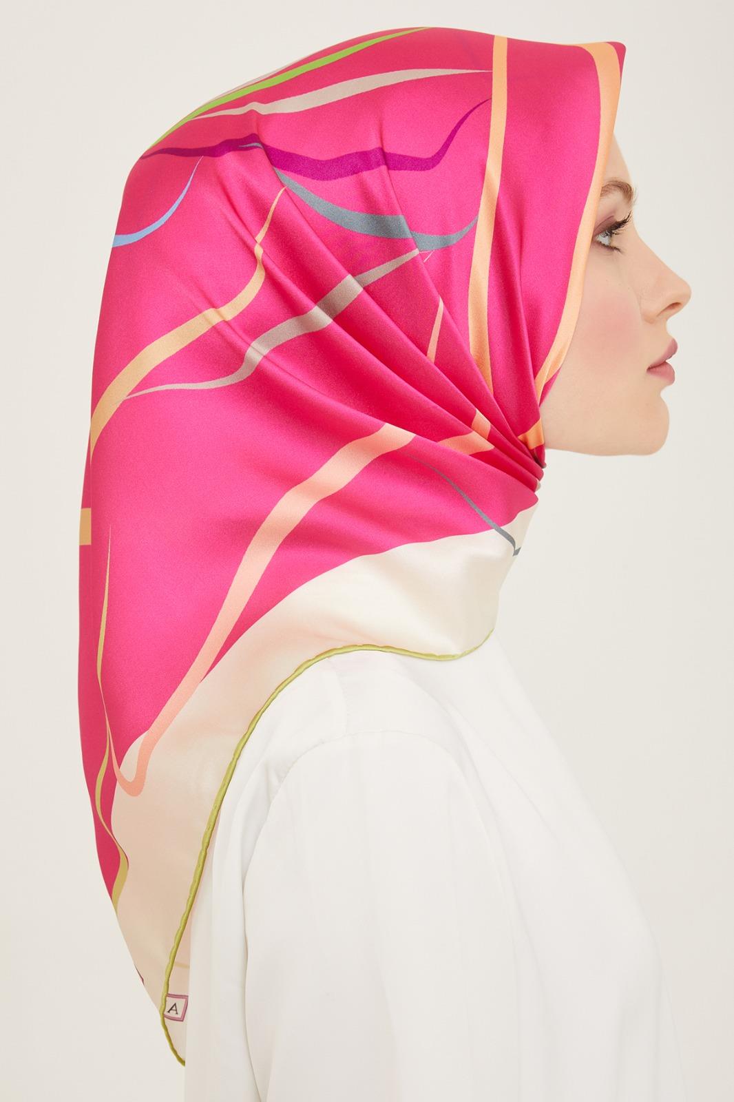 Pastel Yeşil Çiçek Desenli İpek Sura Eşarp Kadın Moda Aksesuarı