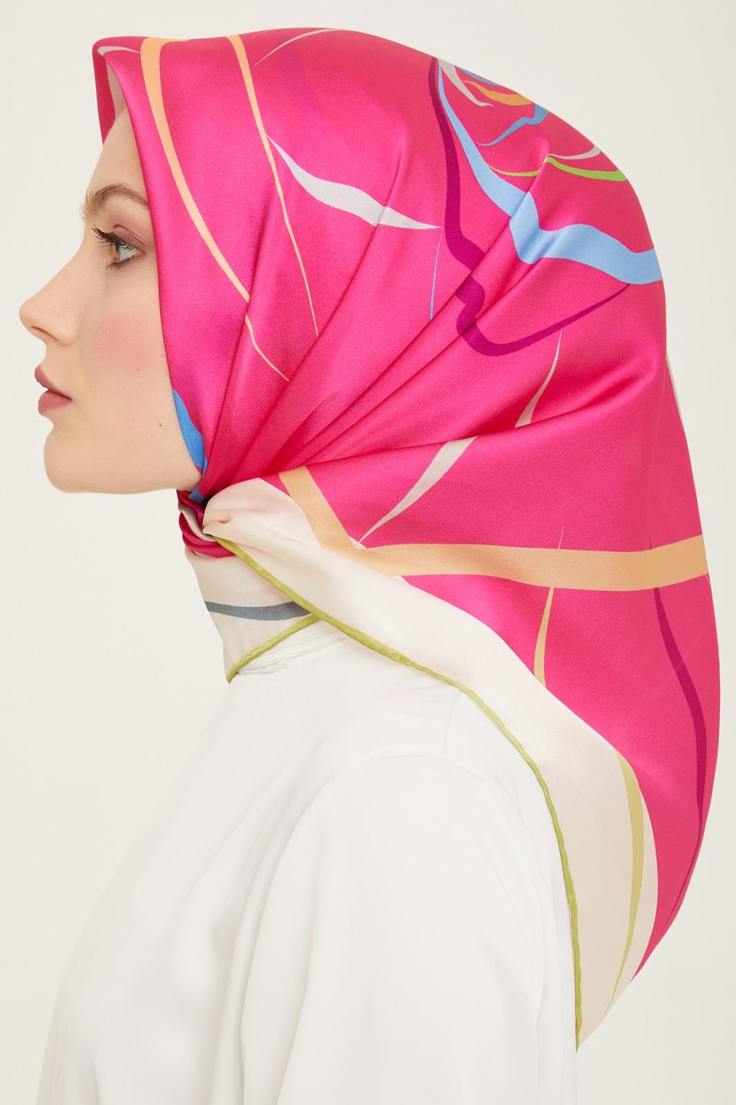 Pastel Yeşil Çiçek Desenli İpek Sura Eşarp Kadın Moda Aksesuarı