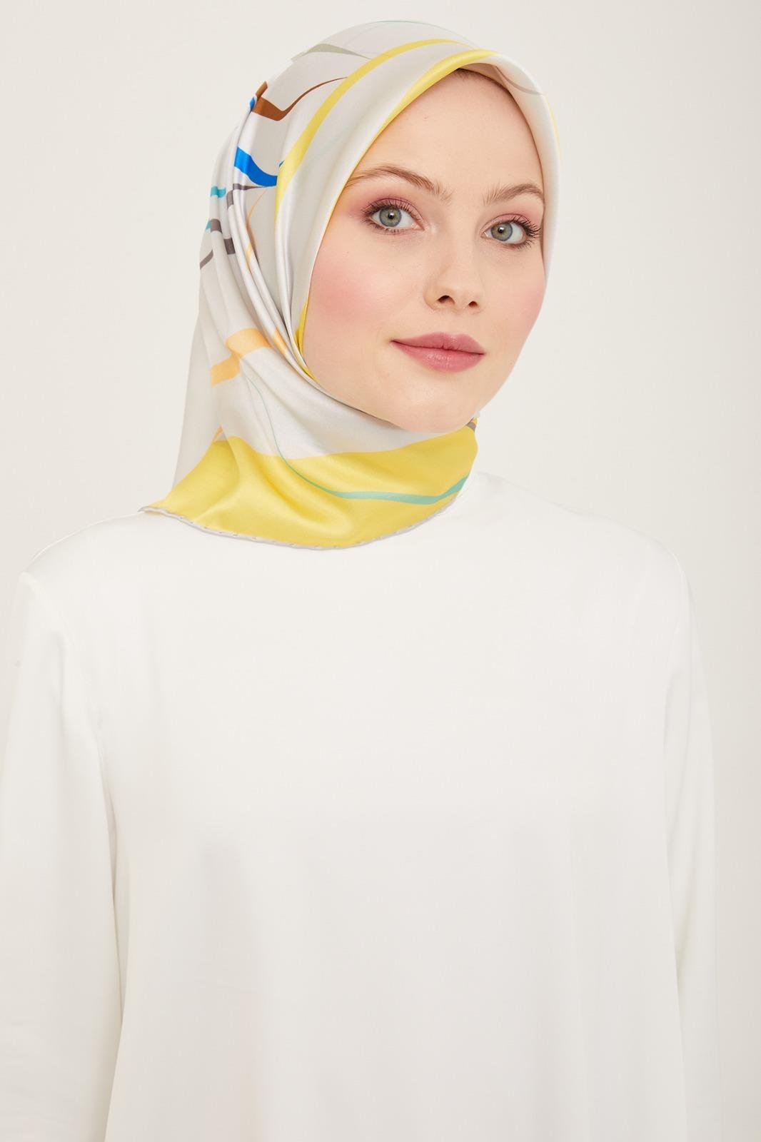 Sarı Gri Dijital Çiçek Desenli Tivil İpek Eşarp Elegance Collection