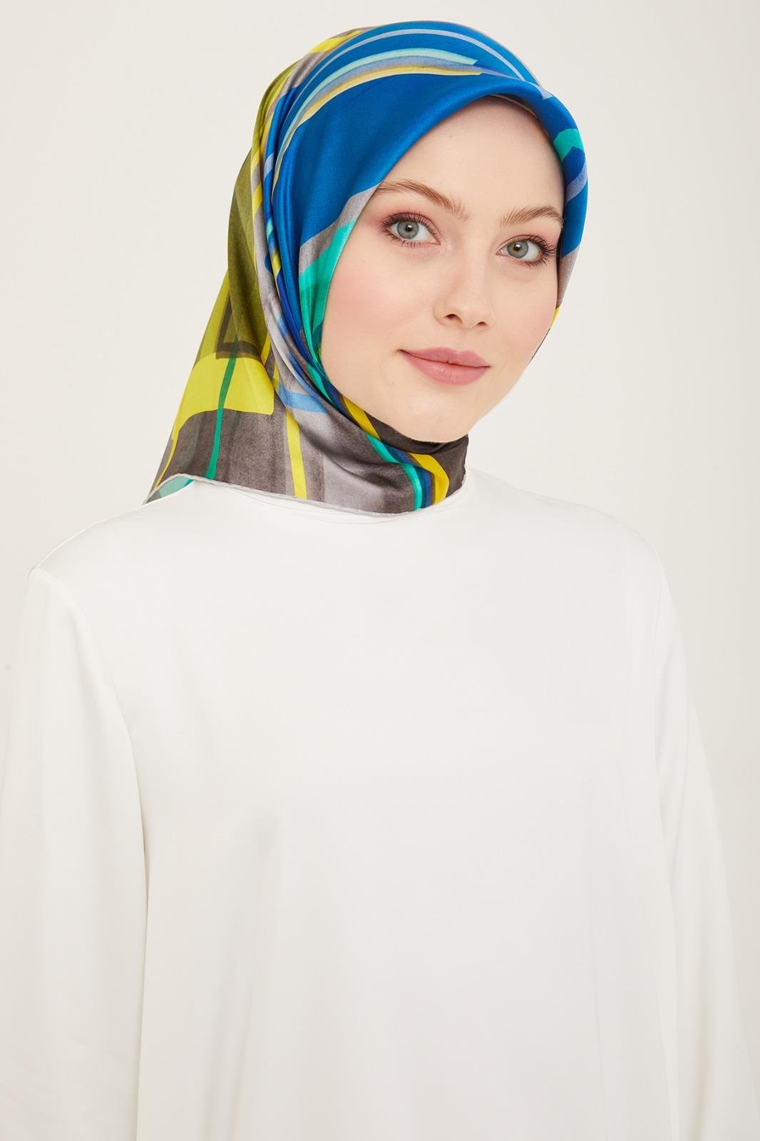 Modern Siyah Desenli Lüks İpek Eşarp