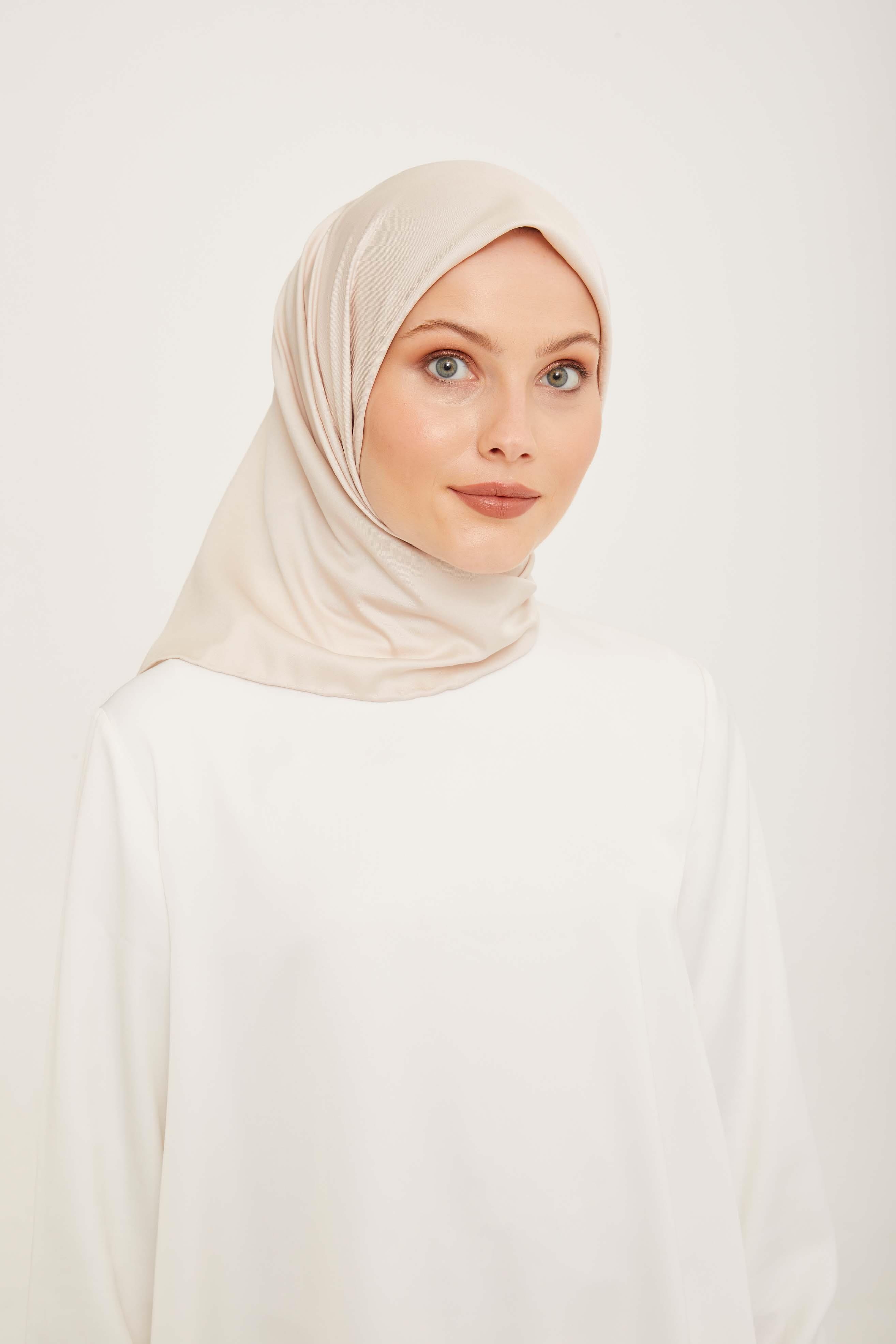 Bej Renkli Armine Spor Fon Eşarp Modern Tasarım