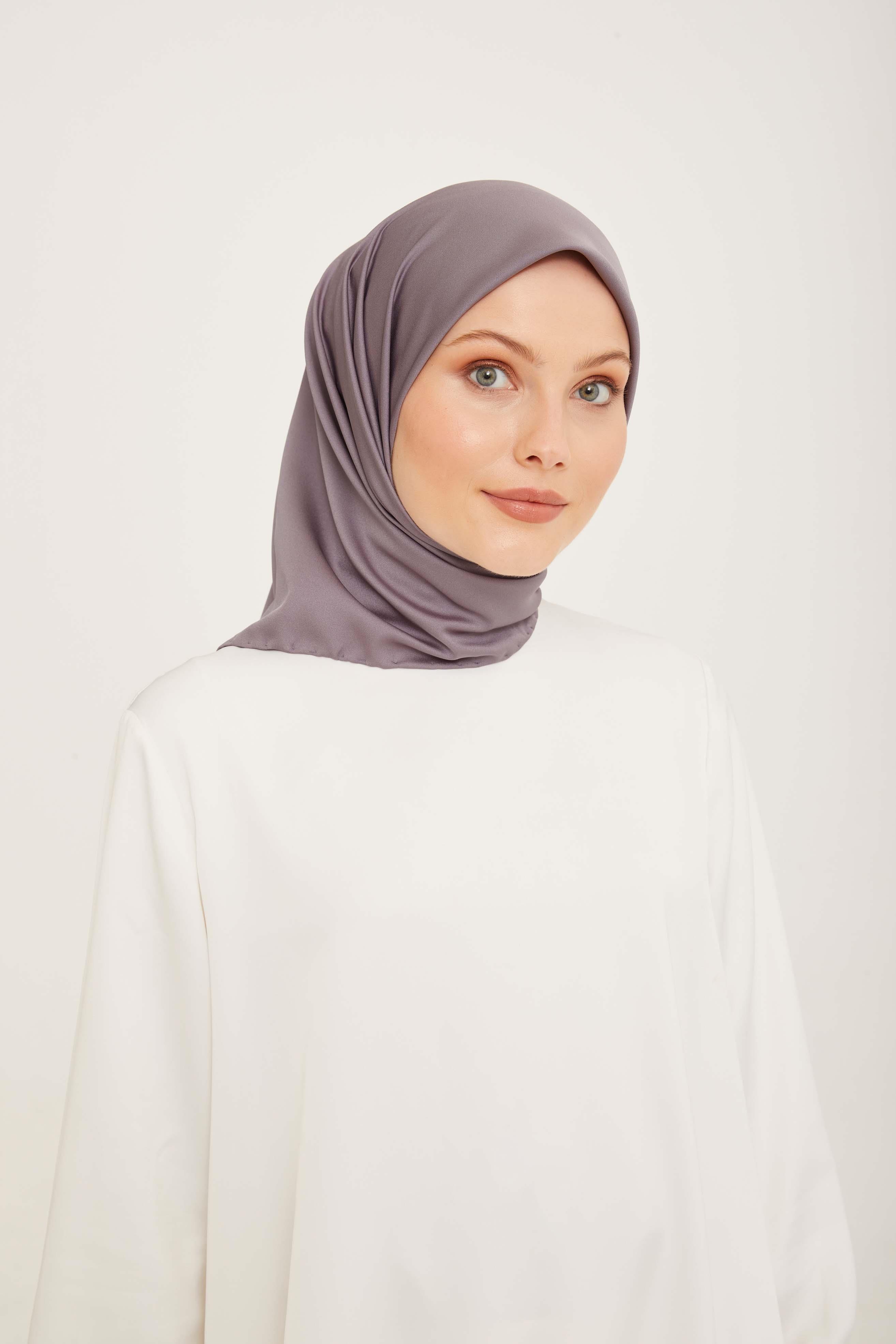 Gri Minimalist Fon Şık Eşarp Armine