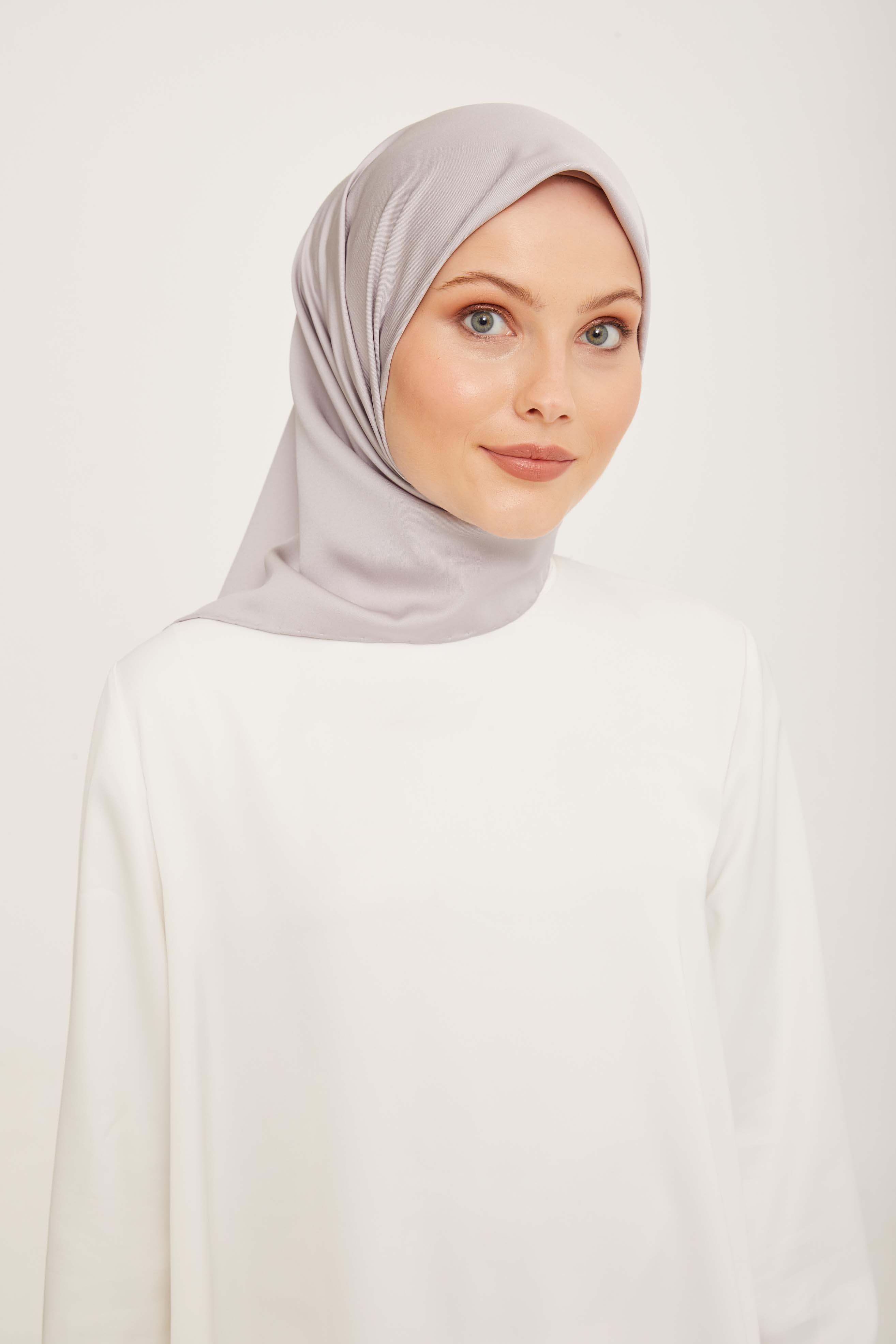Gümüş Zarafet Düz Renk Fon Eşarp Arminestyle