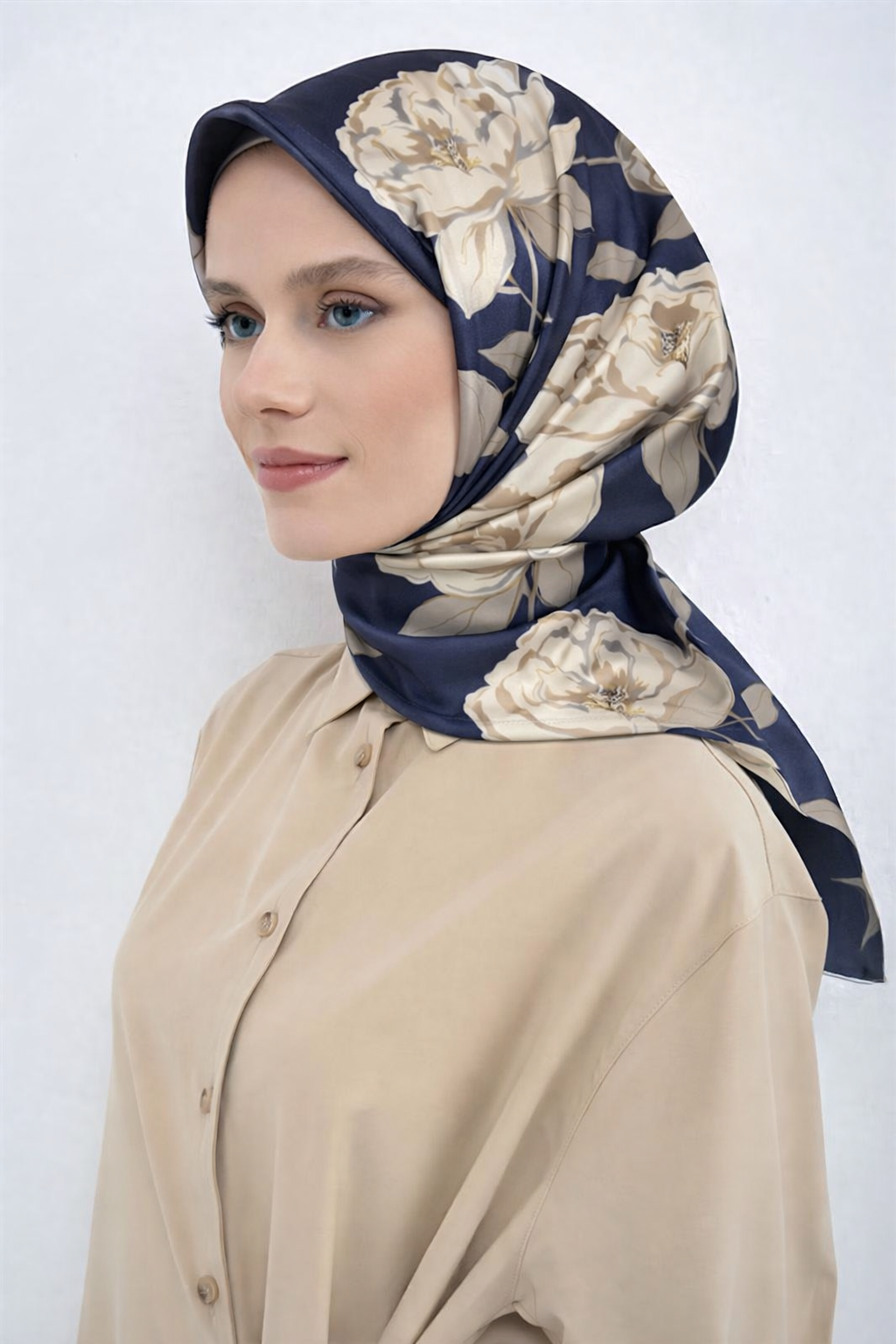 Armine Sura Saf İpek Eşarp 9509 - 10 Lacivert Çiçek Desen