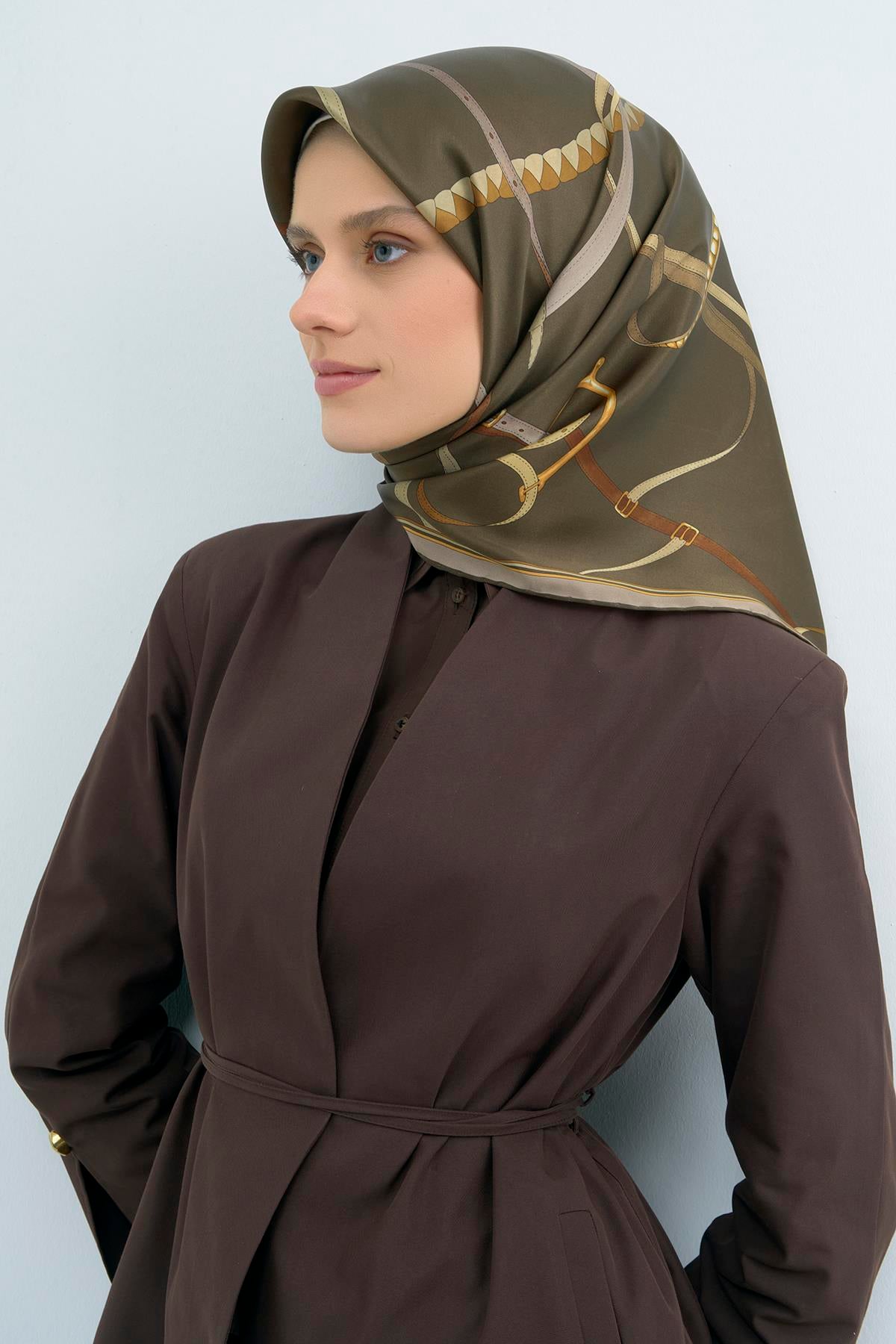 Armine Sura Saf İpek Eşarp 9517 - 51 Haki Yeşil Kemer Desen
