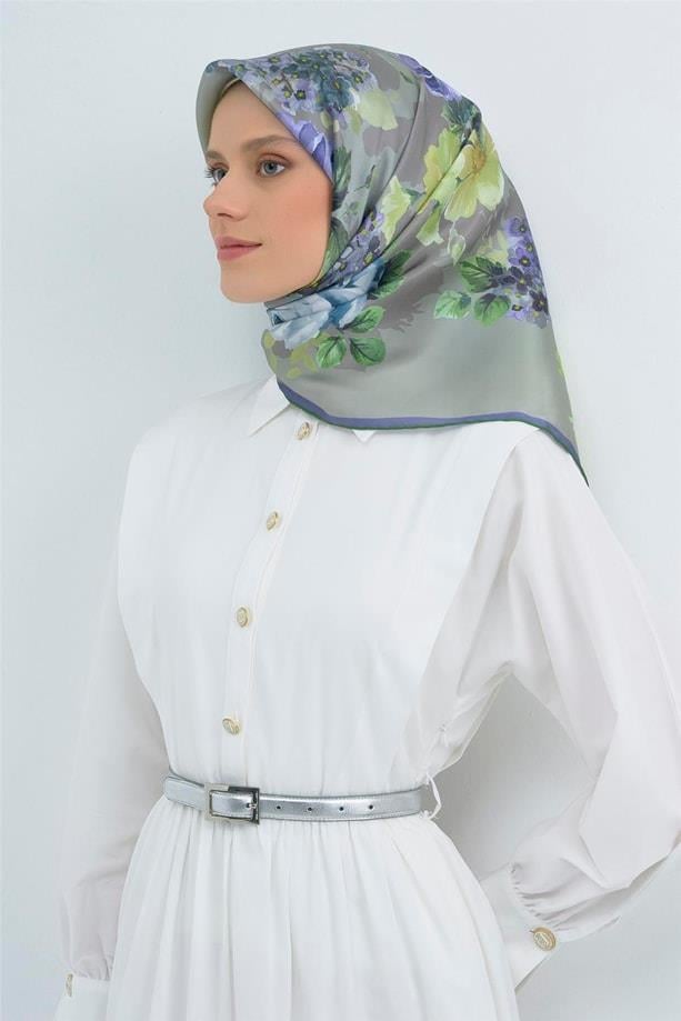 Armine Sura Saf İpek Eşarp 9520 - 83 Açık Yeşil Pastel Çiçek Desen