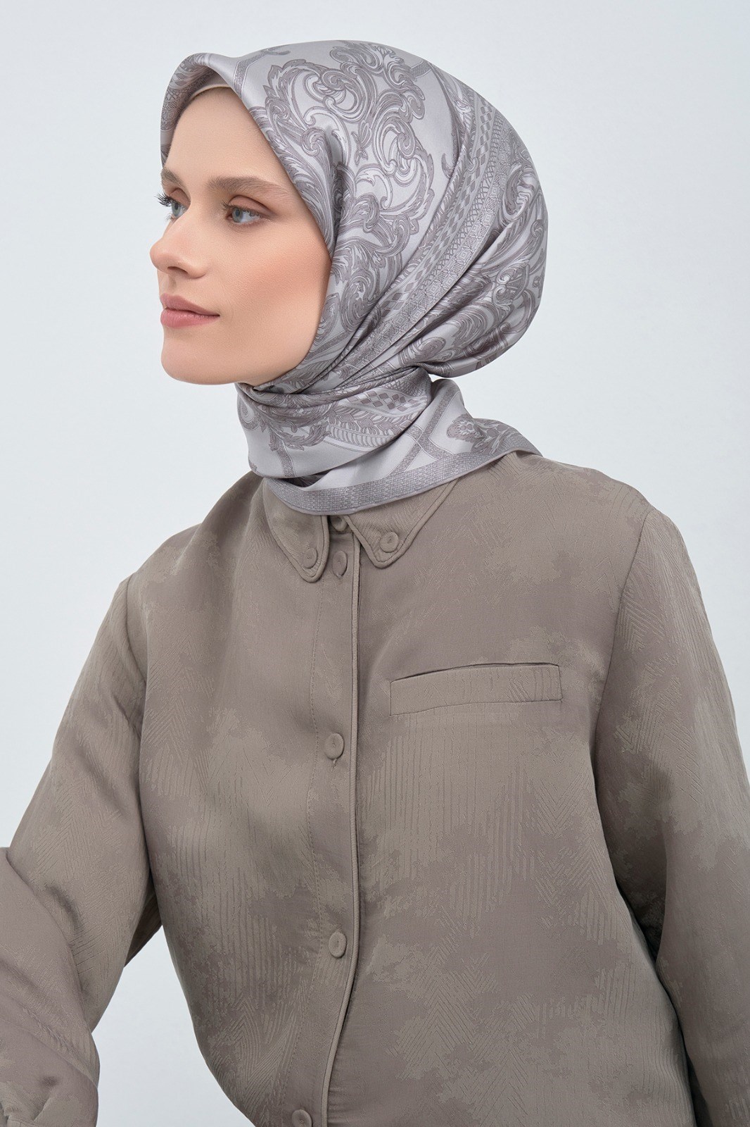 Armine Sura Saf İpek Eşarp 9537 - 81 Gümüş Etnik Desen