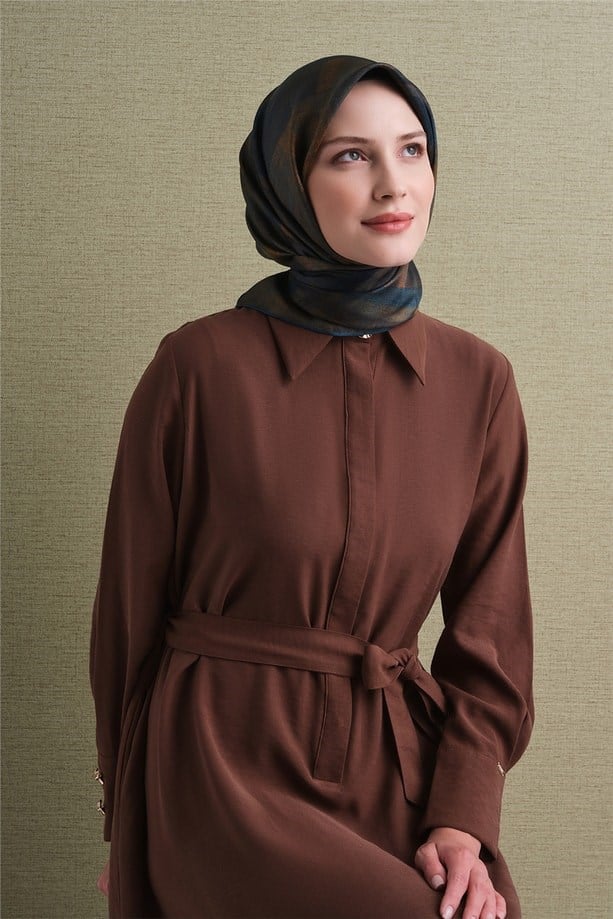 Armine Sura Saf İpek Eşarp 9618 07 Kahverengi Petrol Yeşili Batik Desen 