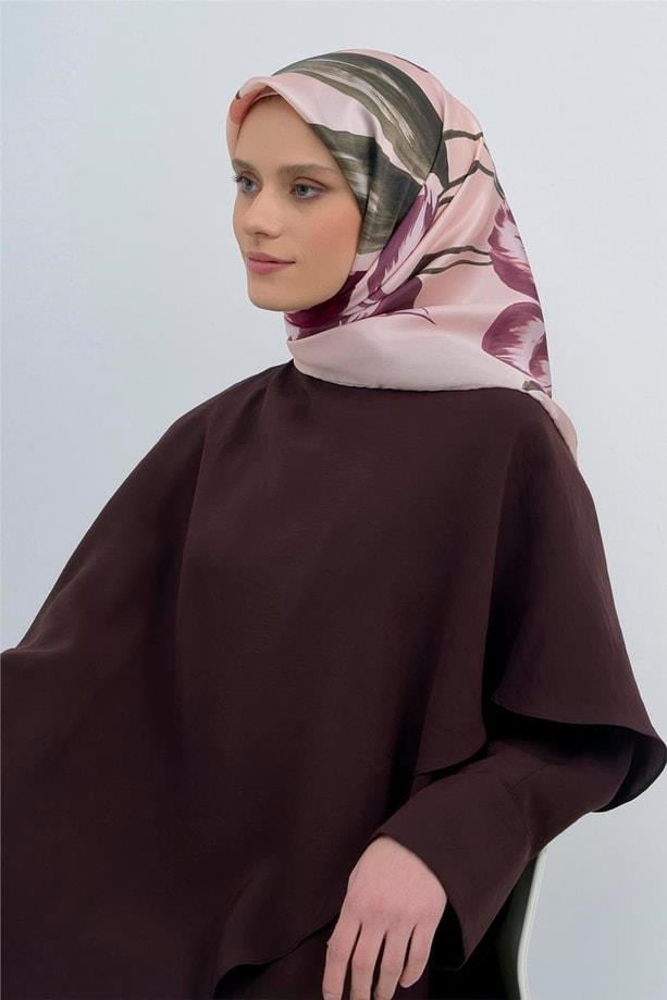 Armine Tivil Saf İpek Eşarp IST 9506 - 33 Pudra Yeşil Pastel Çiçek Desen