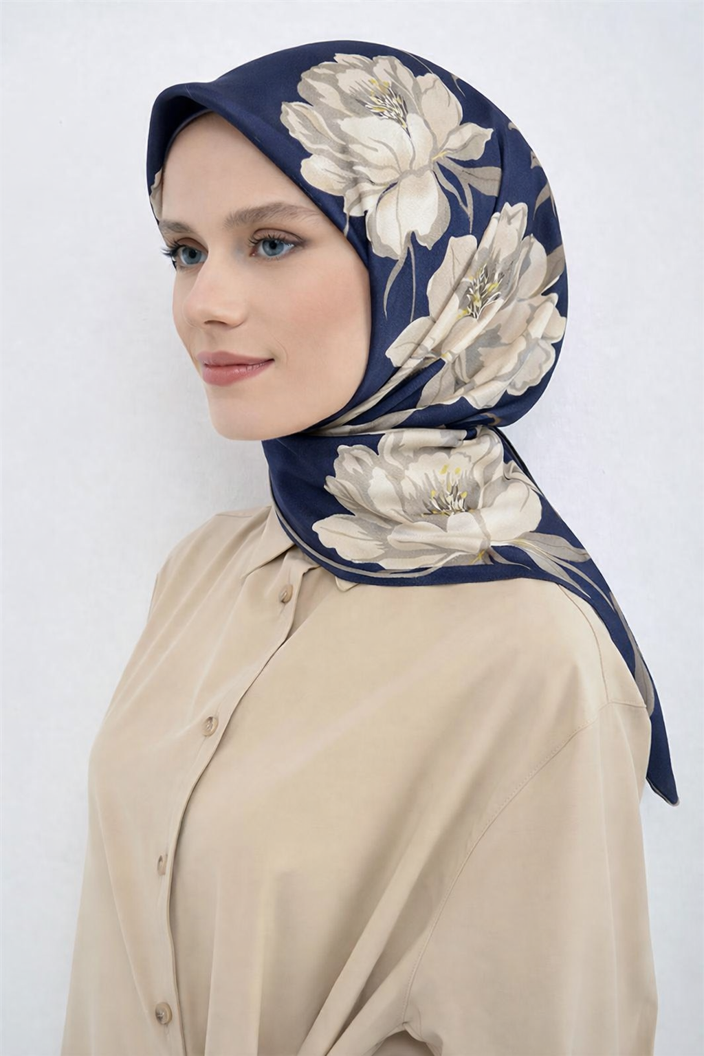 Armine Tivil Saf İpek Eşarp 9509 - 10 Lacivert Krem Çiçek Desen