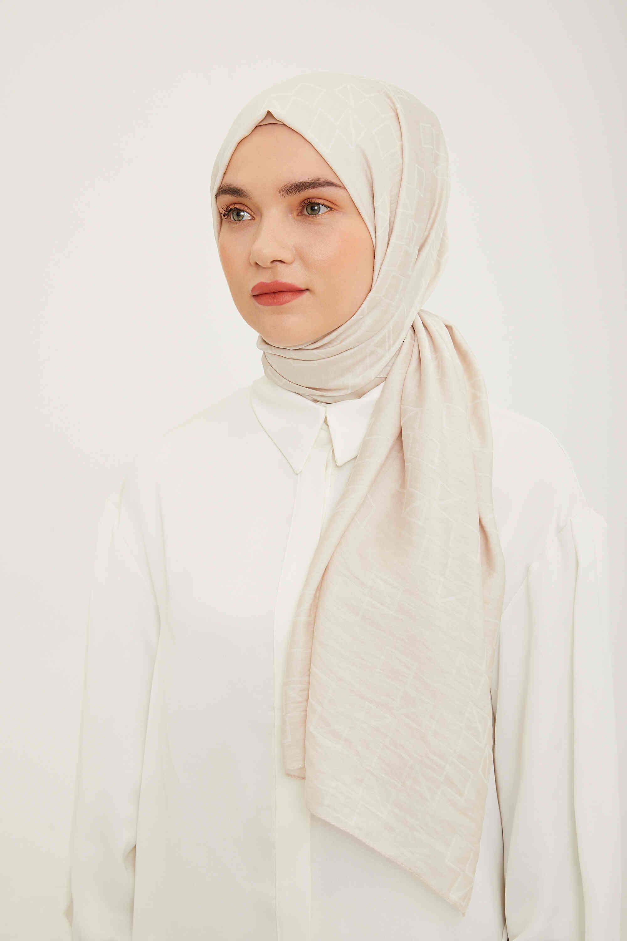 Açık Bej Geometrik Desenli Pure Lina Şal -- Şıklık ve Zarafet