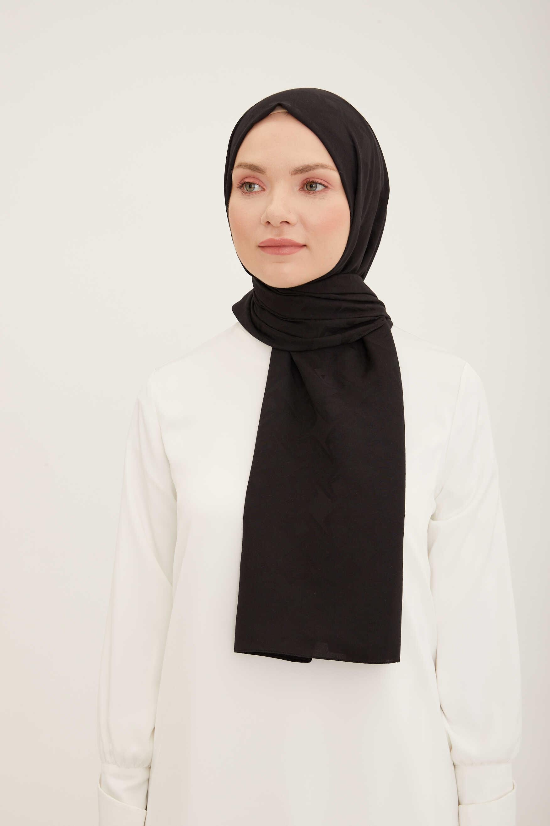 Siyah Desenli Akasya Trend Armine Şal Modası