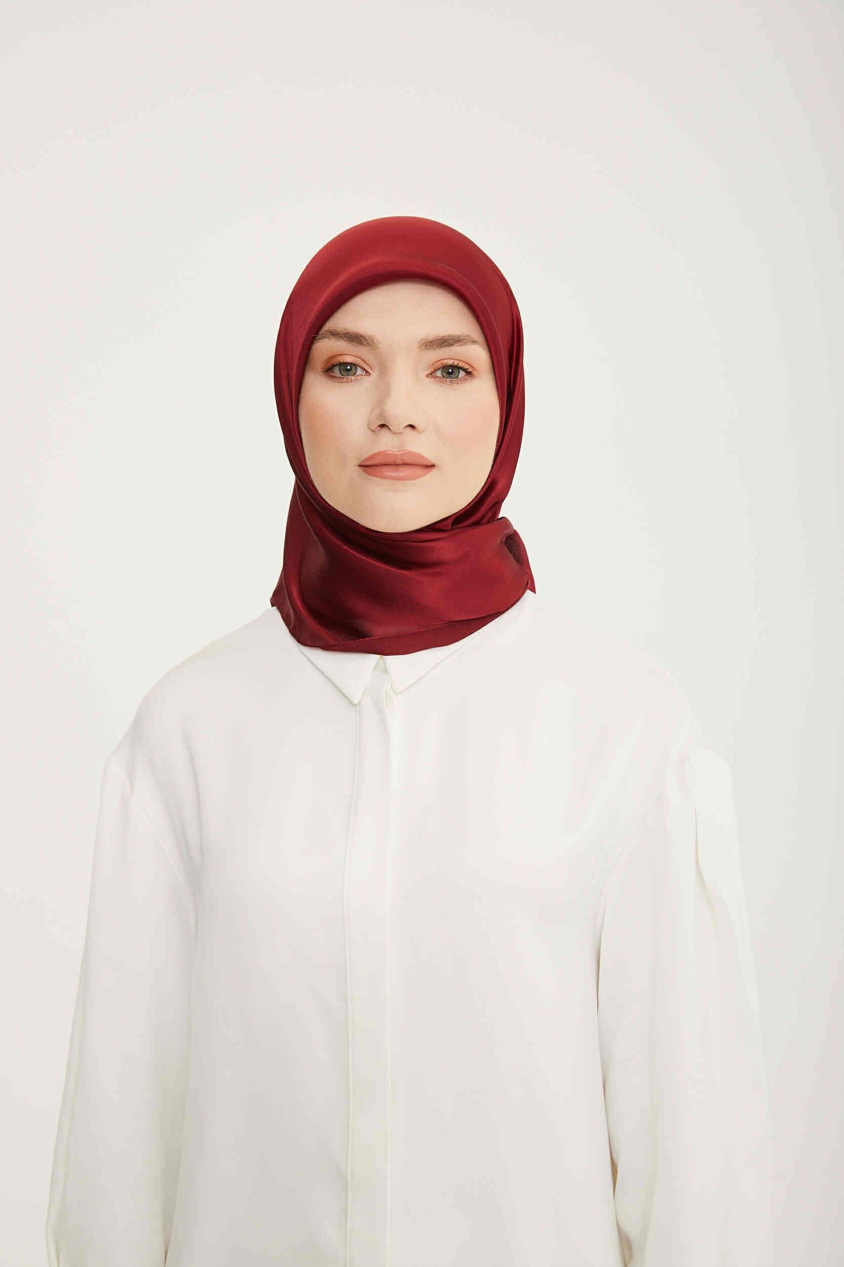 Bordo Parıltılı Şifon Başörtüsü Zarif Modest Moda