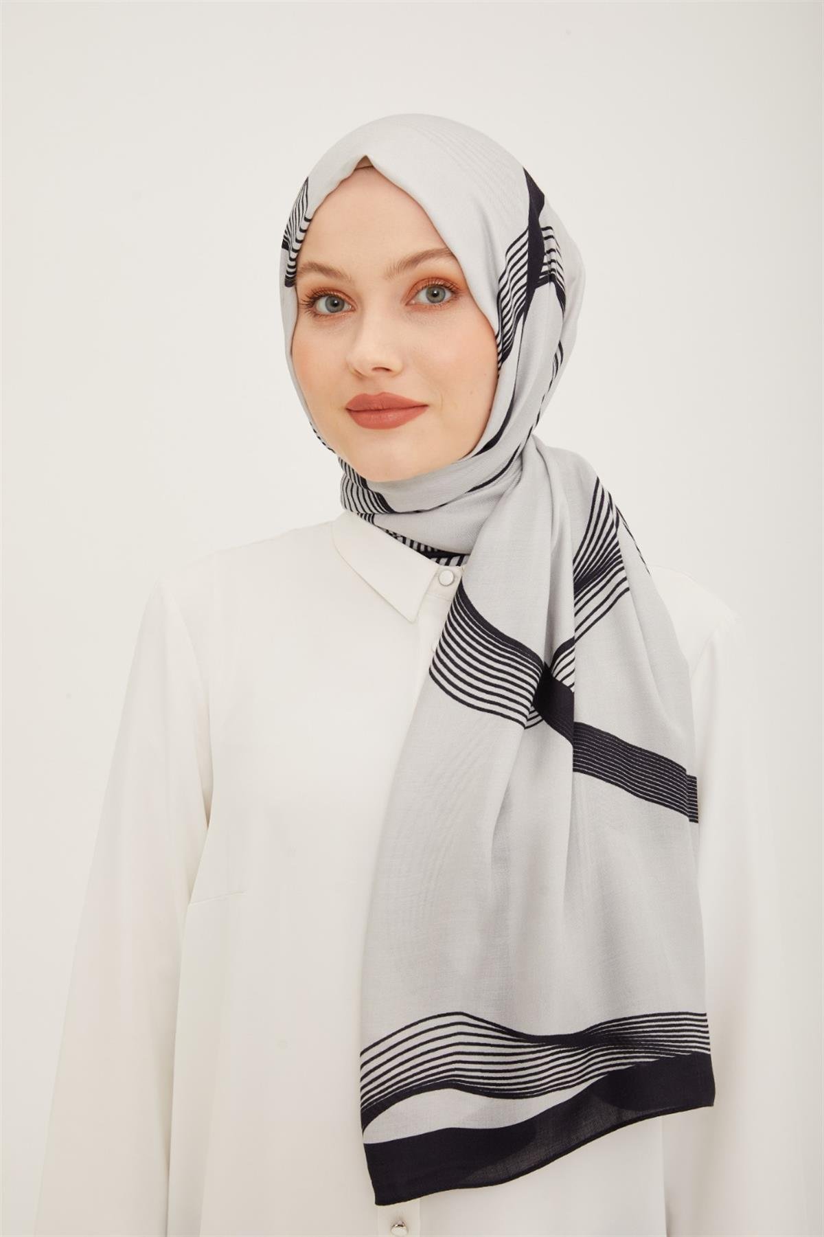Armine Geometrik Desen Moda Şalı Elegance