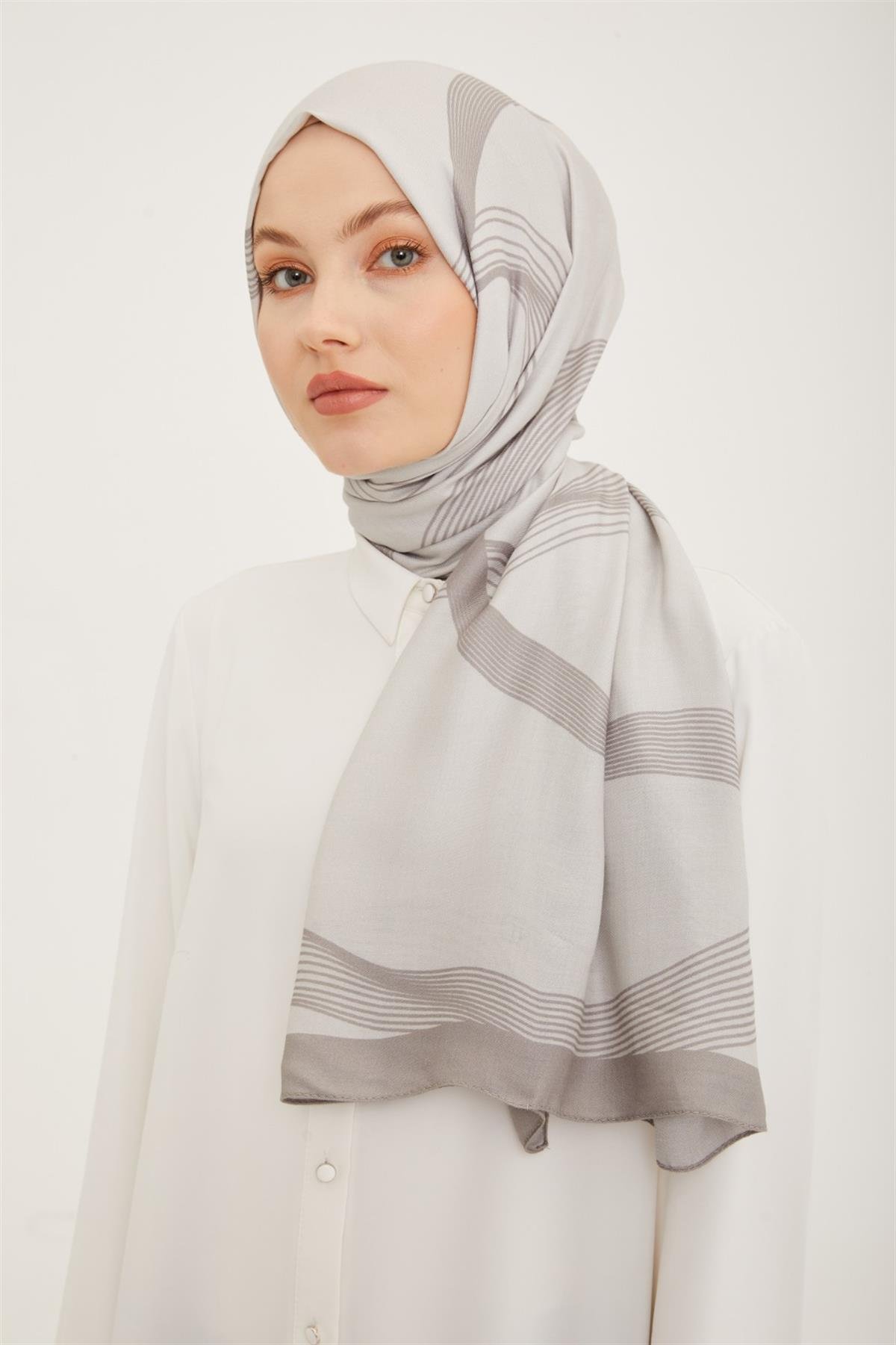 Armine Geometrik Desenli Şık Şal