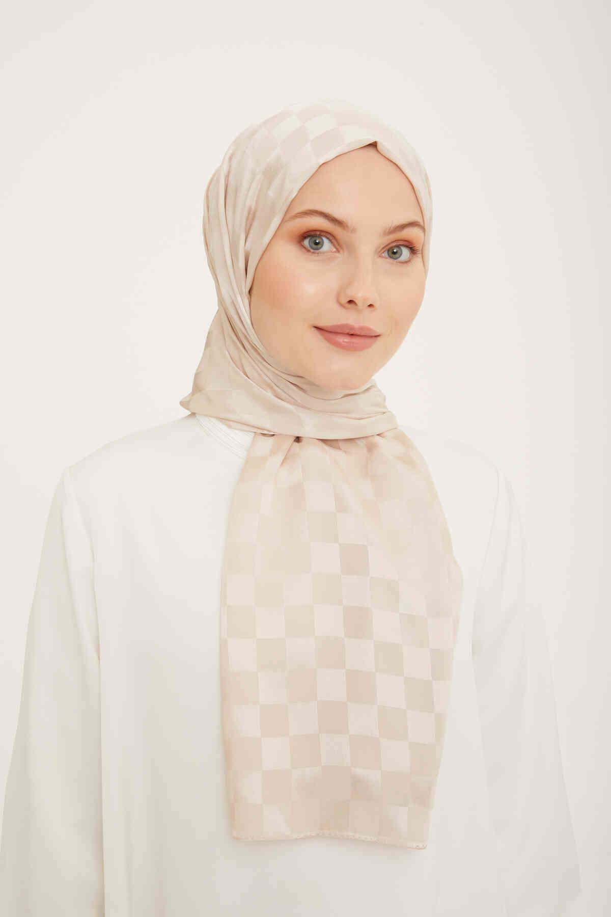 Armine Jakarlı Bej Dama Desenli Diamond Şal Şıklık ve Zarafet