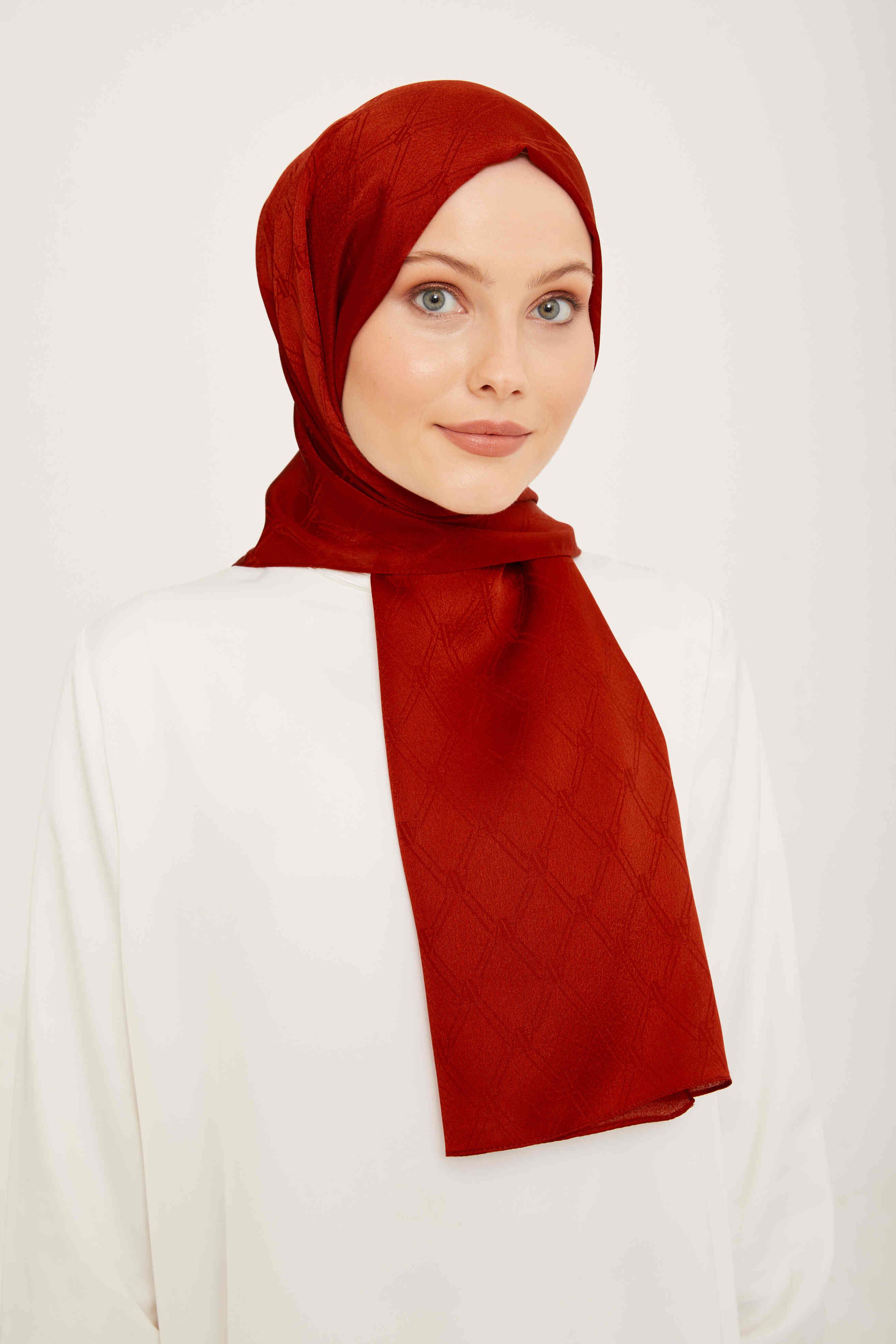 Armine Bordo Monogram Desenli Jakarlı Şal Trendleri