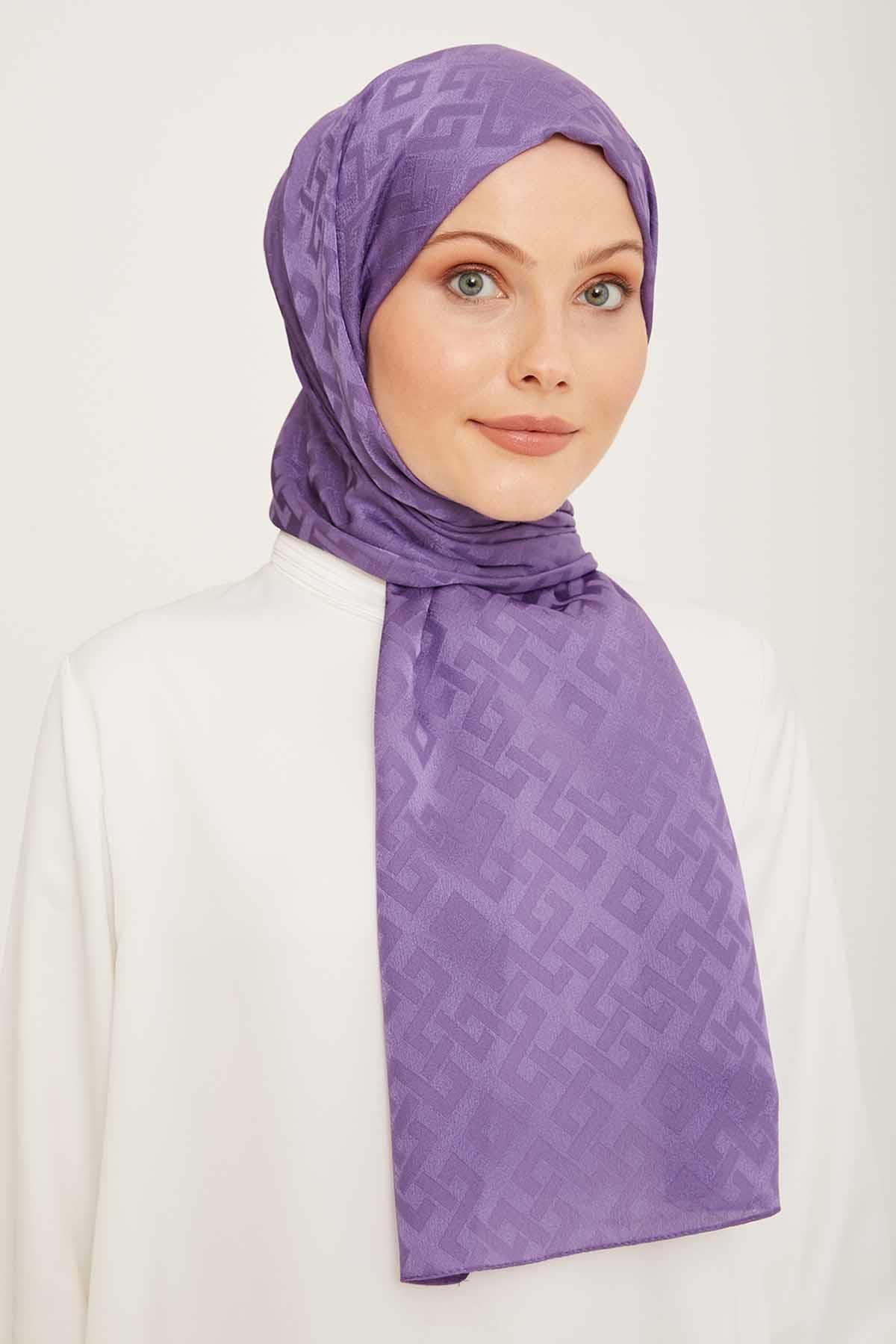 Eflatun Geometrik Desen Jakar Şal Moda Trendleri İçin Önerilen Aksesuar