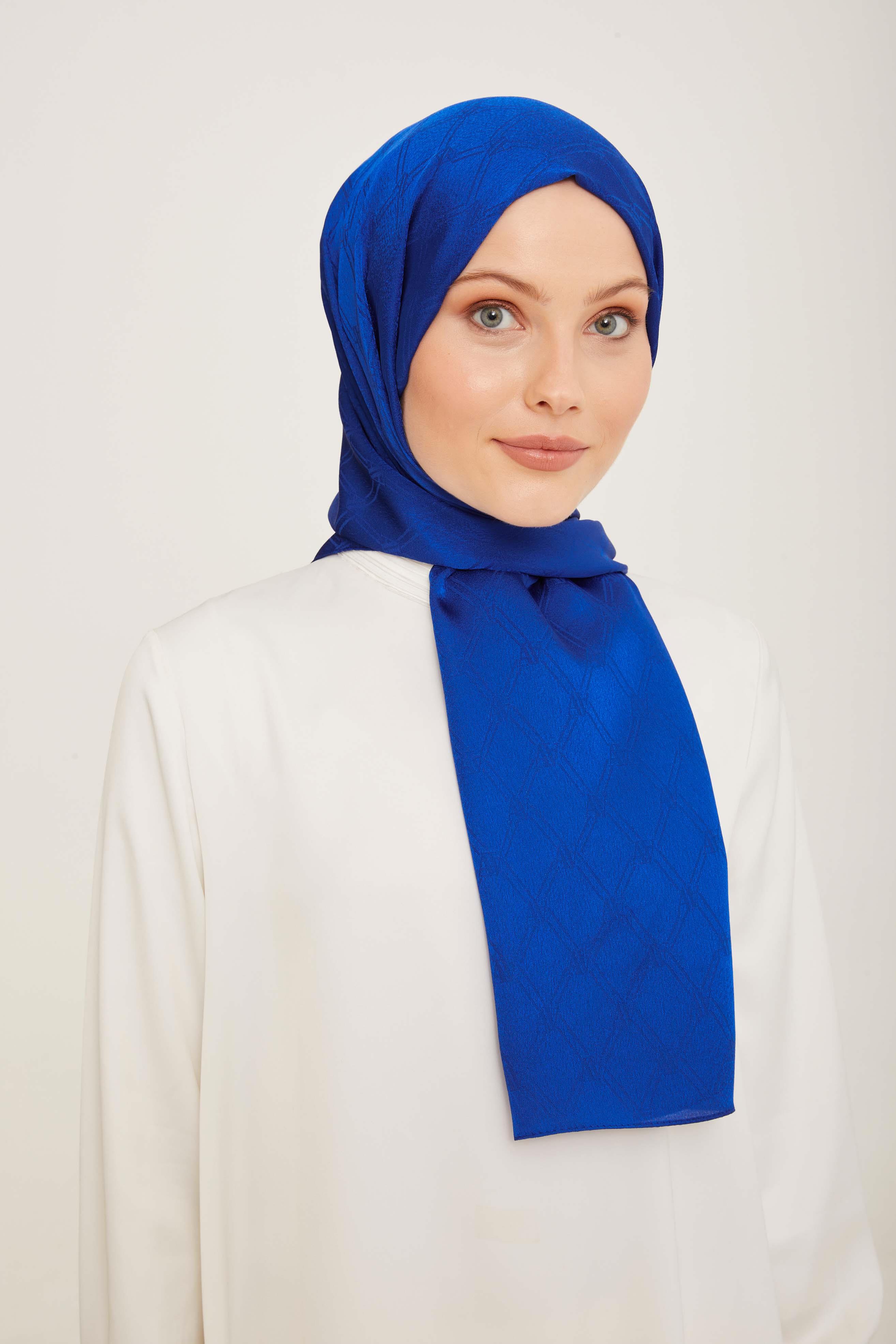 Armine Zadeyi Mavi Monogram Desen Şık Jakar Şal