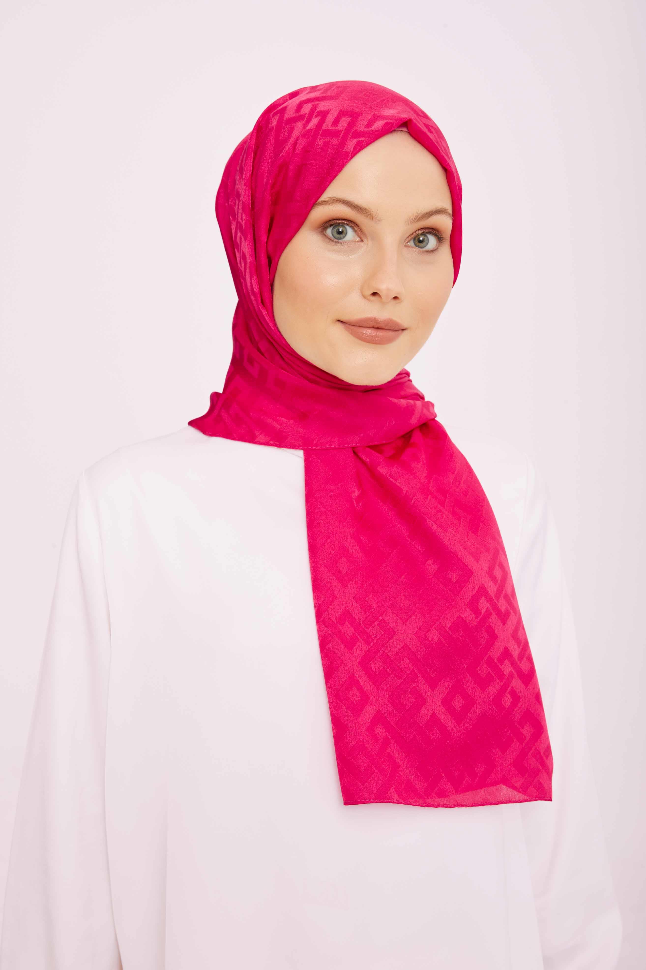 Armine Pembe Geometrik Desen Jakar Şal Elegan Moda Trend