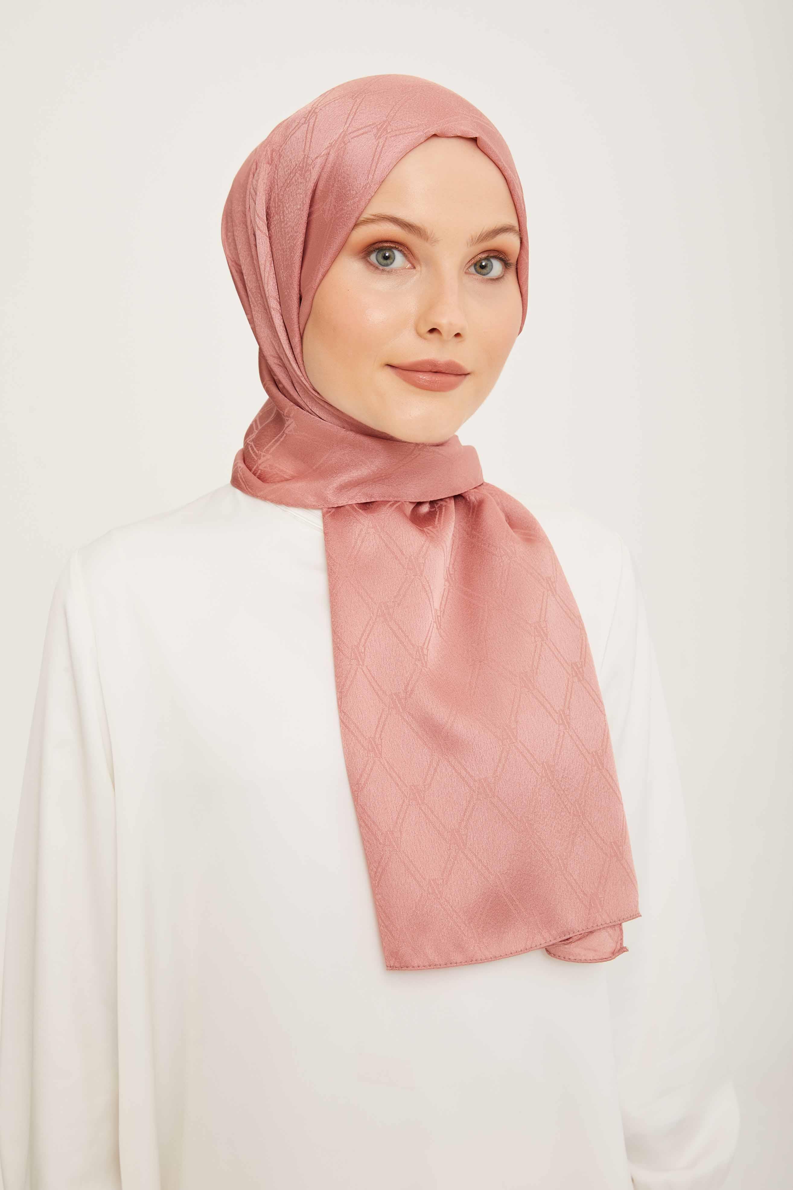 Monogram Desenli Jakar Pudra Şal Armine Moda Trendi