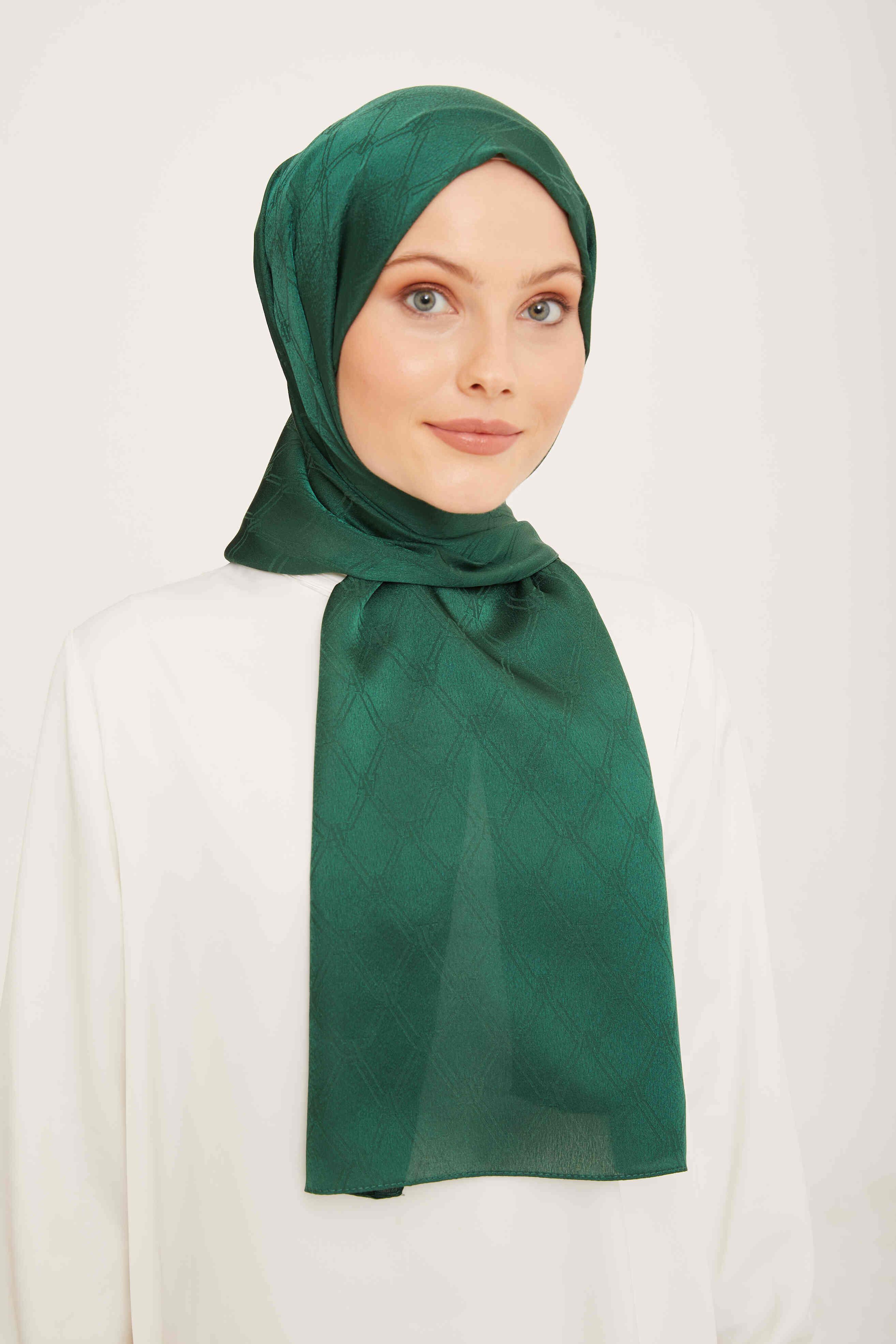 Armine Yeşil Monogram Desenli Jakar Şal Şıklığı Trend Aksesuar