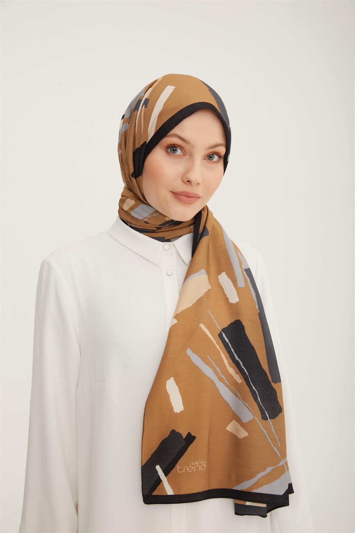 Armine Zarif Karamel Moda Şal Kreasyonu