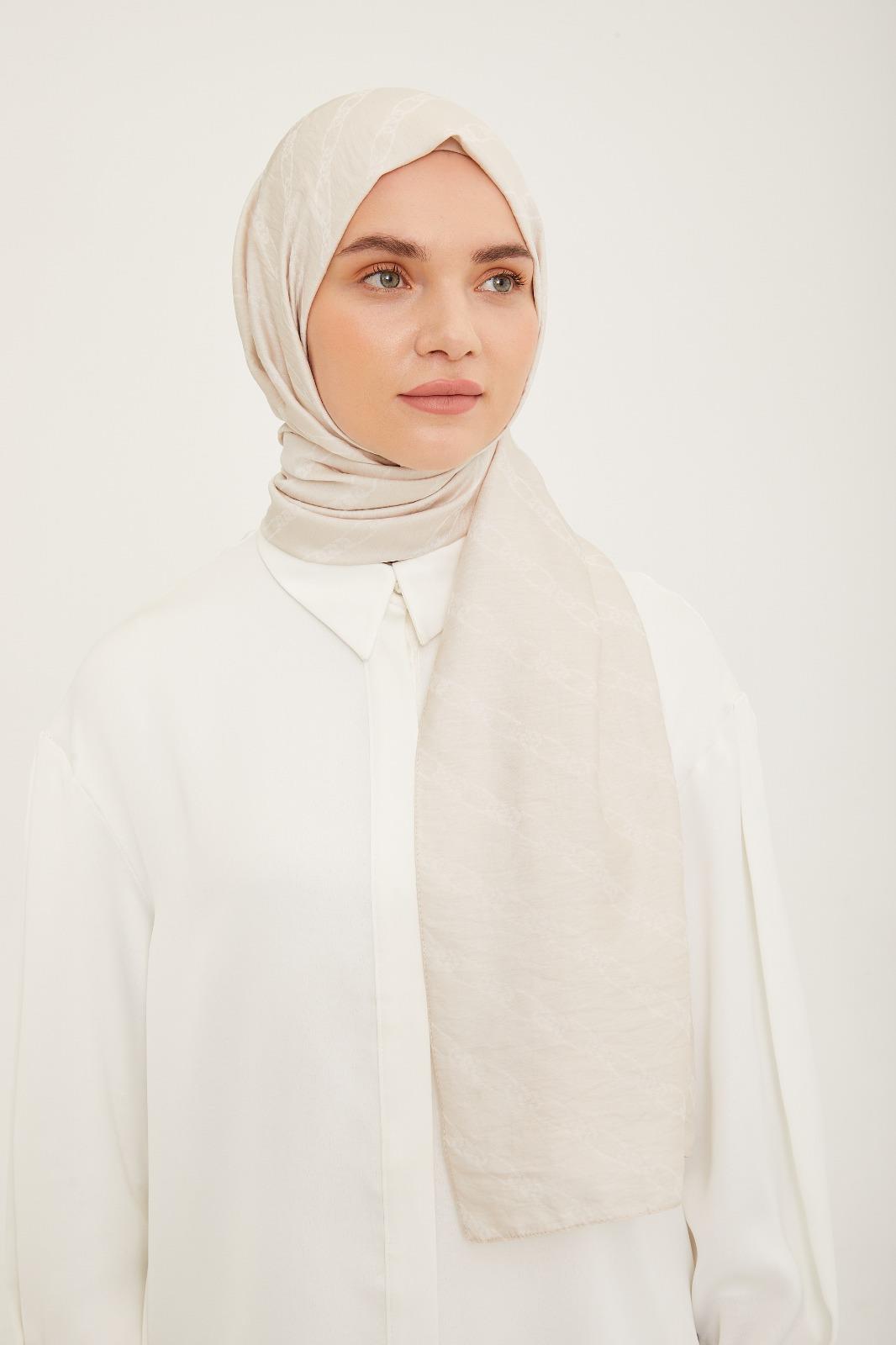 Zarif Ekru Zincir Desenli Moda Şal