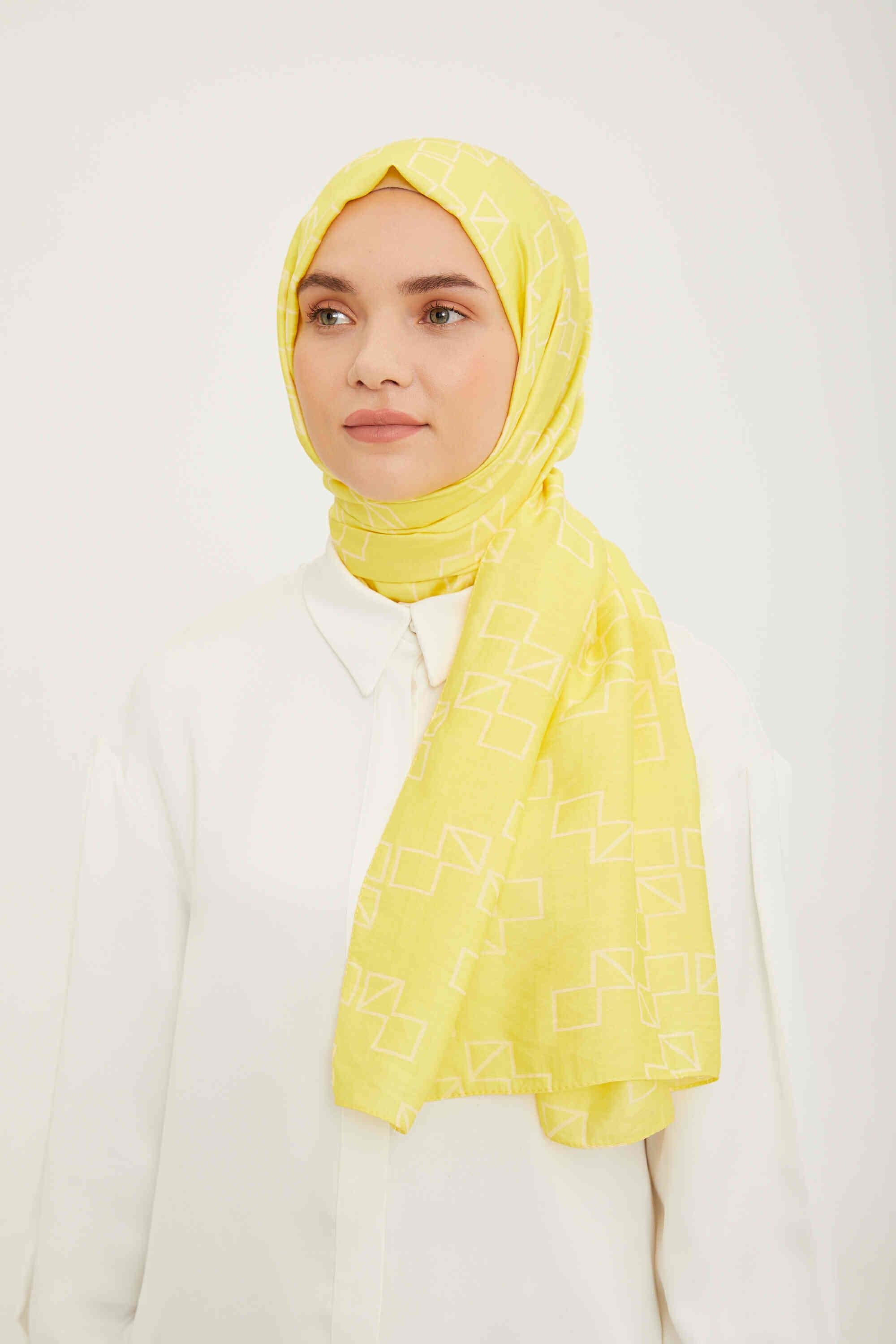 Armine Trend Sarı Geometrik Desenli Saf Lina Şal Şık ve Modern Tasarım