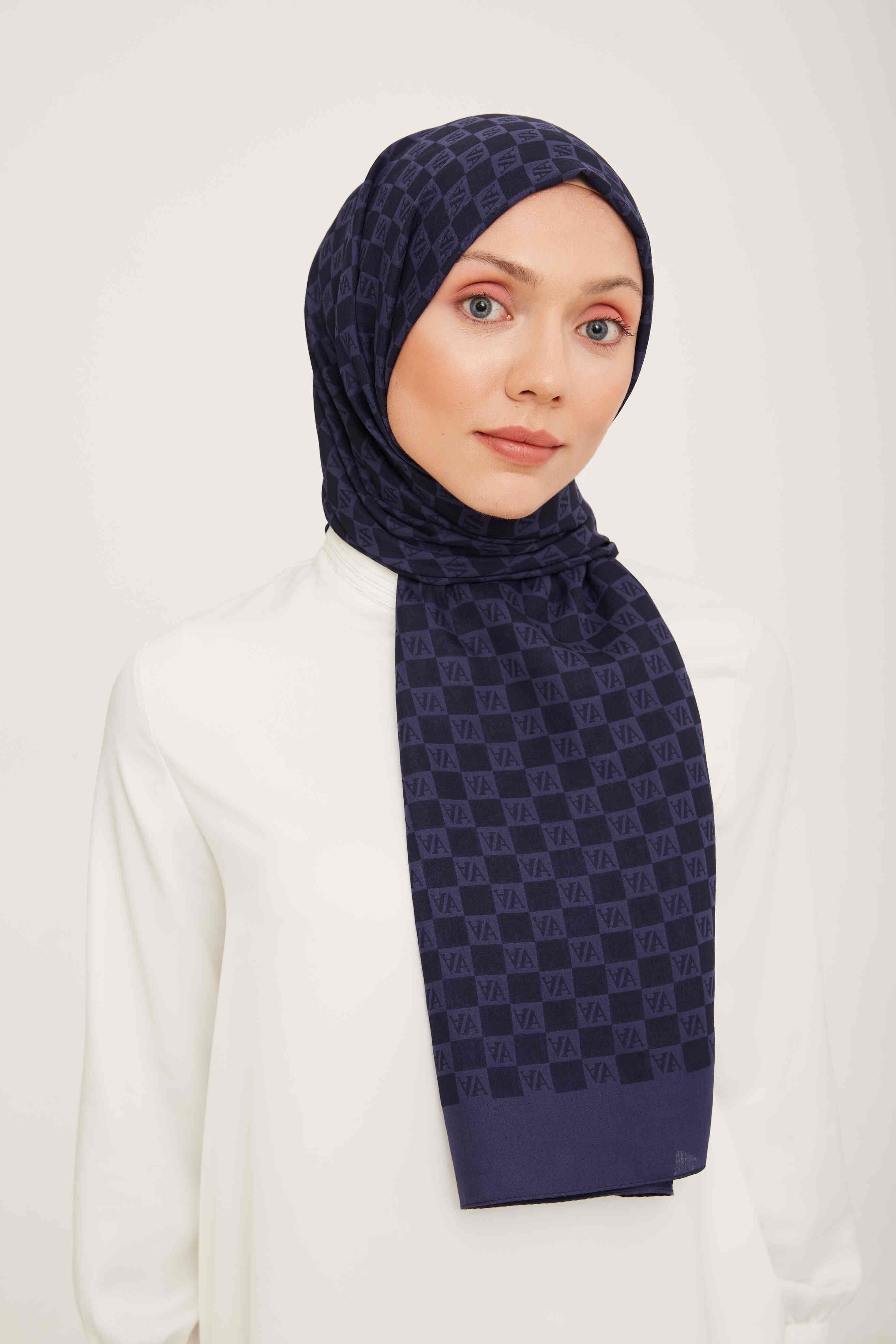 Armine Trend Hafif Lacivert A Logo Şal