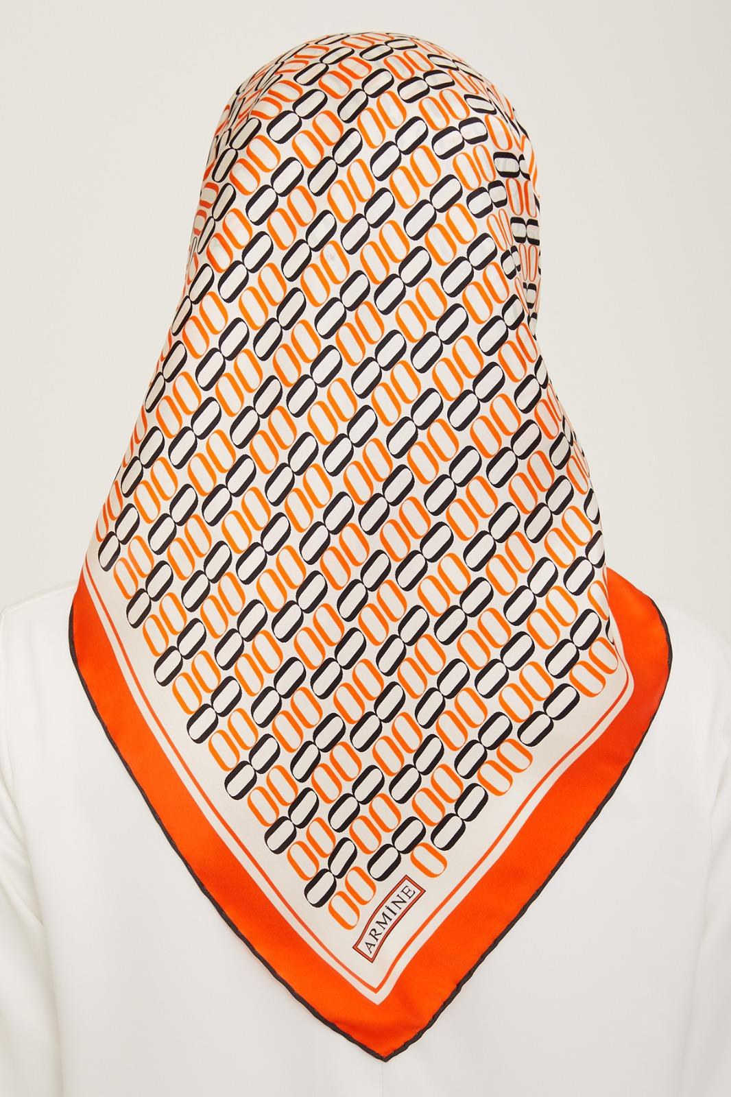 Armine Turuncu Geometrik Desenli Sura İpek Eşarp Şıklığı