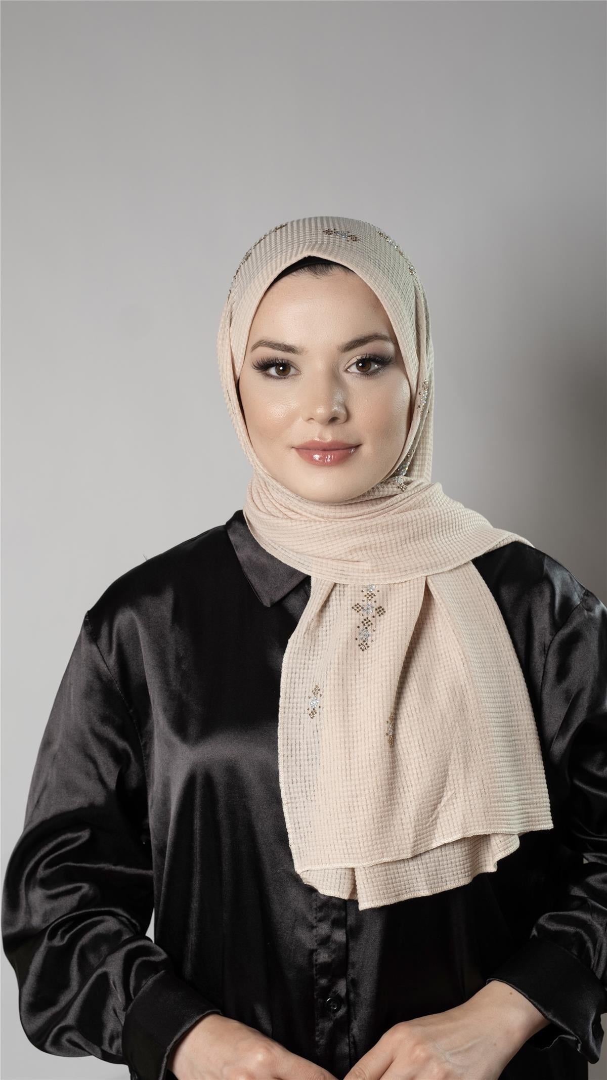 Bej Pratik Hazır Geçmeli Tesettür Şal Örme Kumaş Taşlı Çiçek Desenli  2118C_12