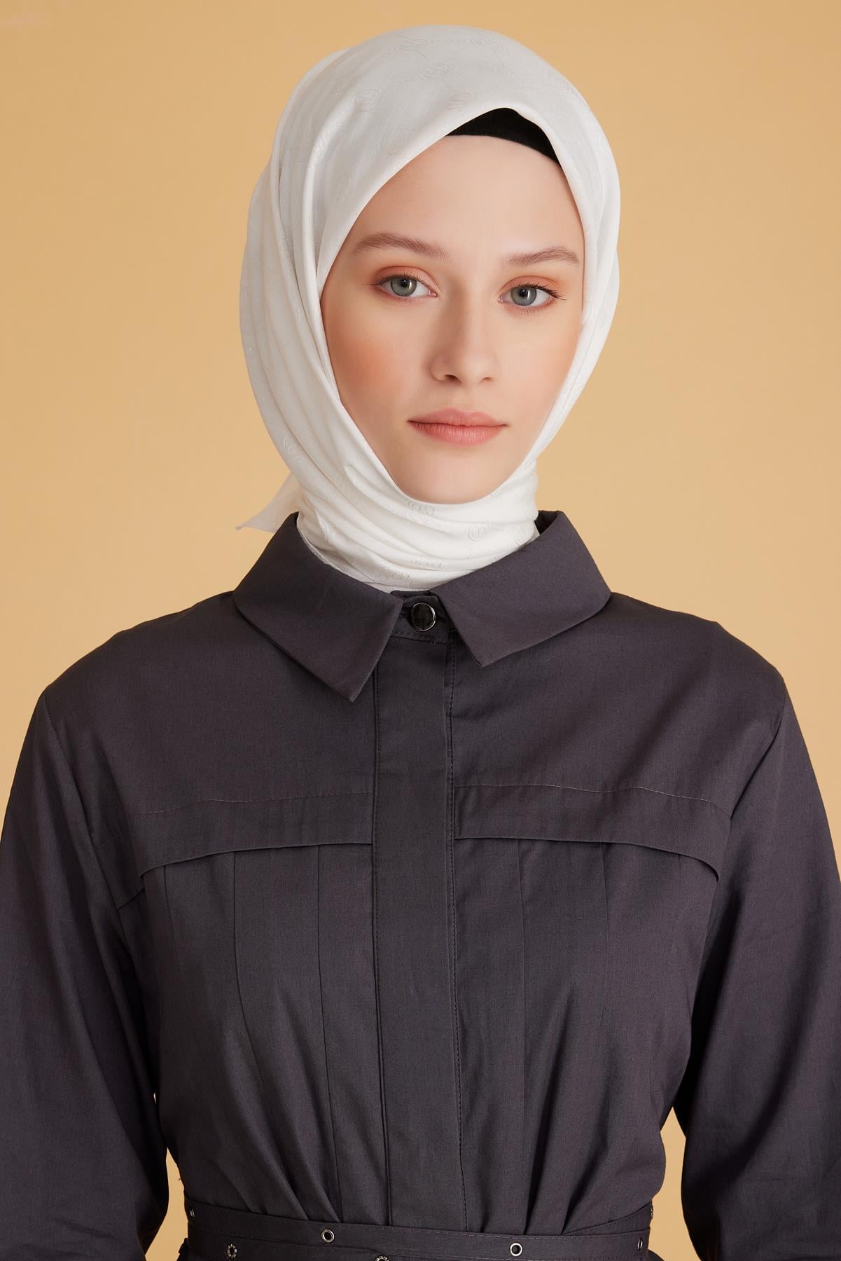 Belli Fresh Monogram Jakarlı Eşarp 2-71 Beyaz Monogram Desenli