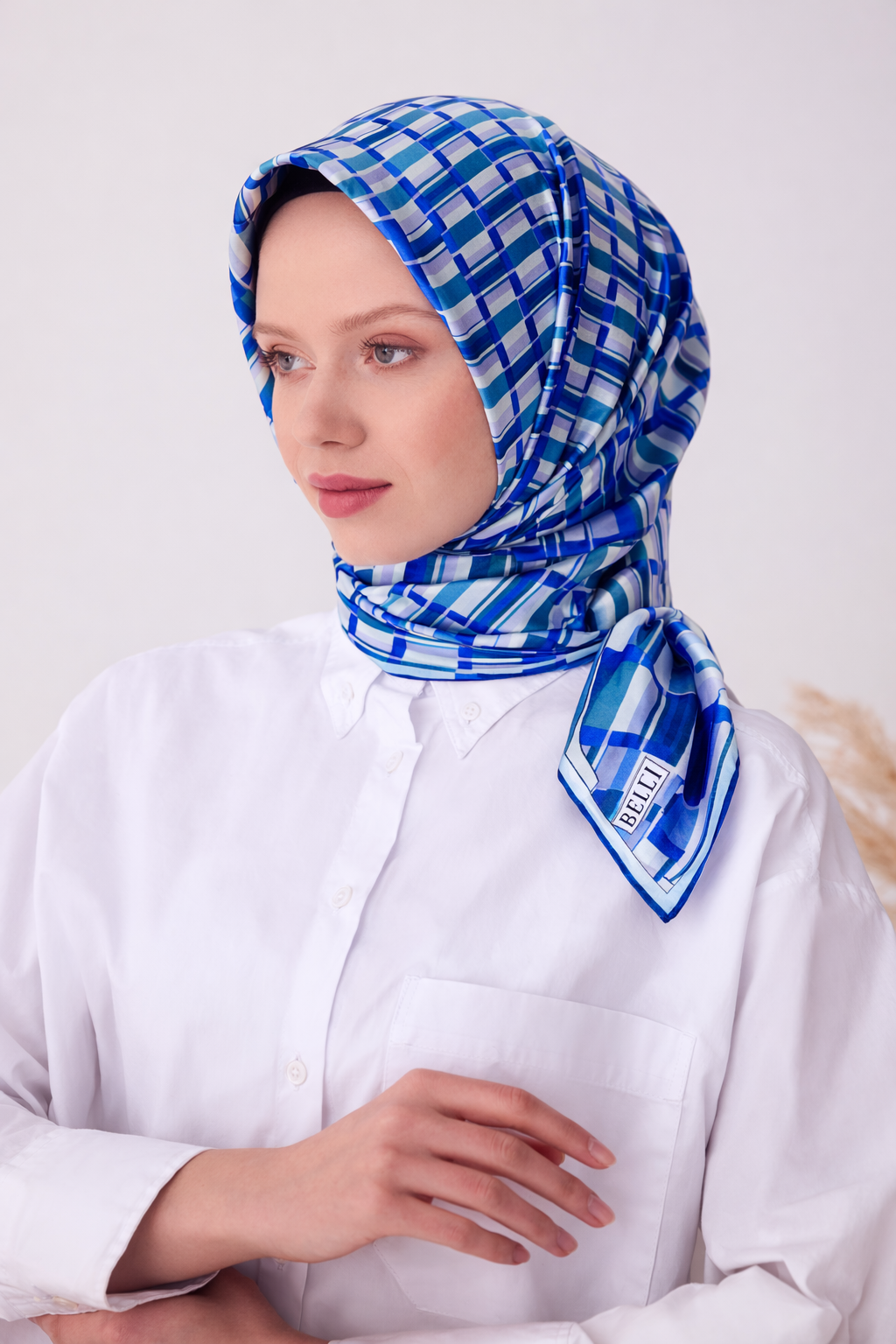 Belli Tivil Saf İpek Eşarp 4302 - 50 Mavi Geometrik Desen