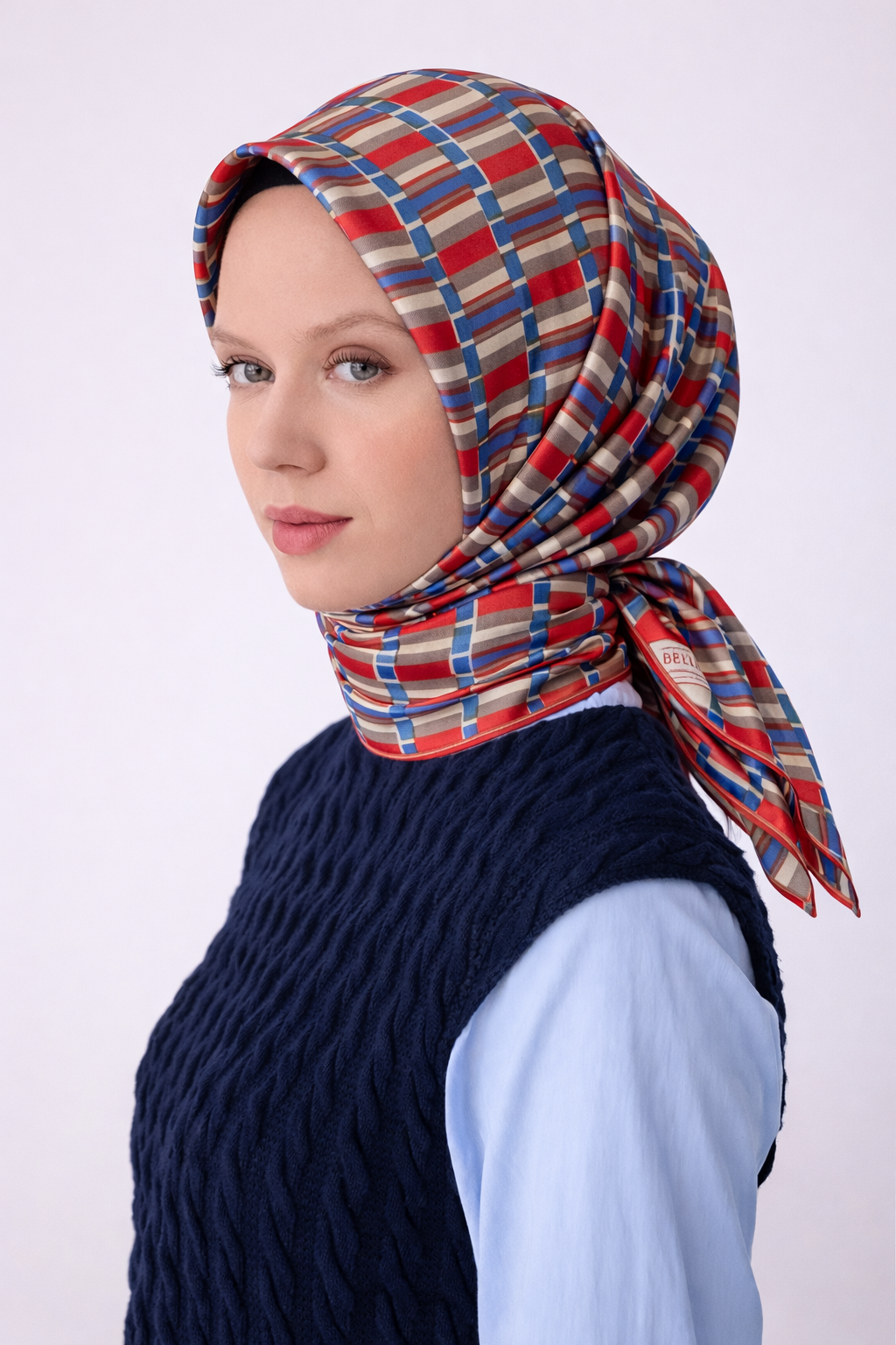 Belli Tivil Saf İpek Eşarp 4302 - 83 Kırmızı Mavi Geometrik Desen