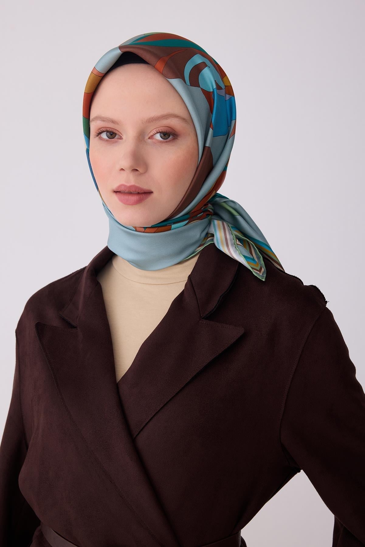 Belli Tivil Saf İpek Eşarp 4303 - 84 Mint Yeşili-Kahverengi Çiçek Desen 
